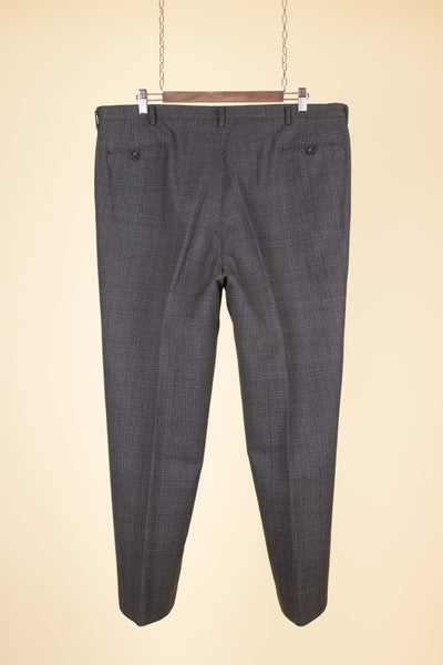 SWEDISH 1960S GREY CHECKERED TWO PIECE SUIT BY SCHLASBERGS. SIZE CA EU 50