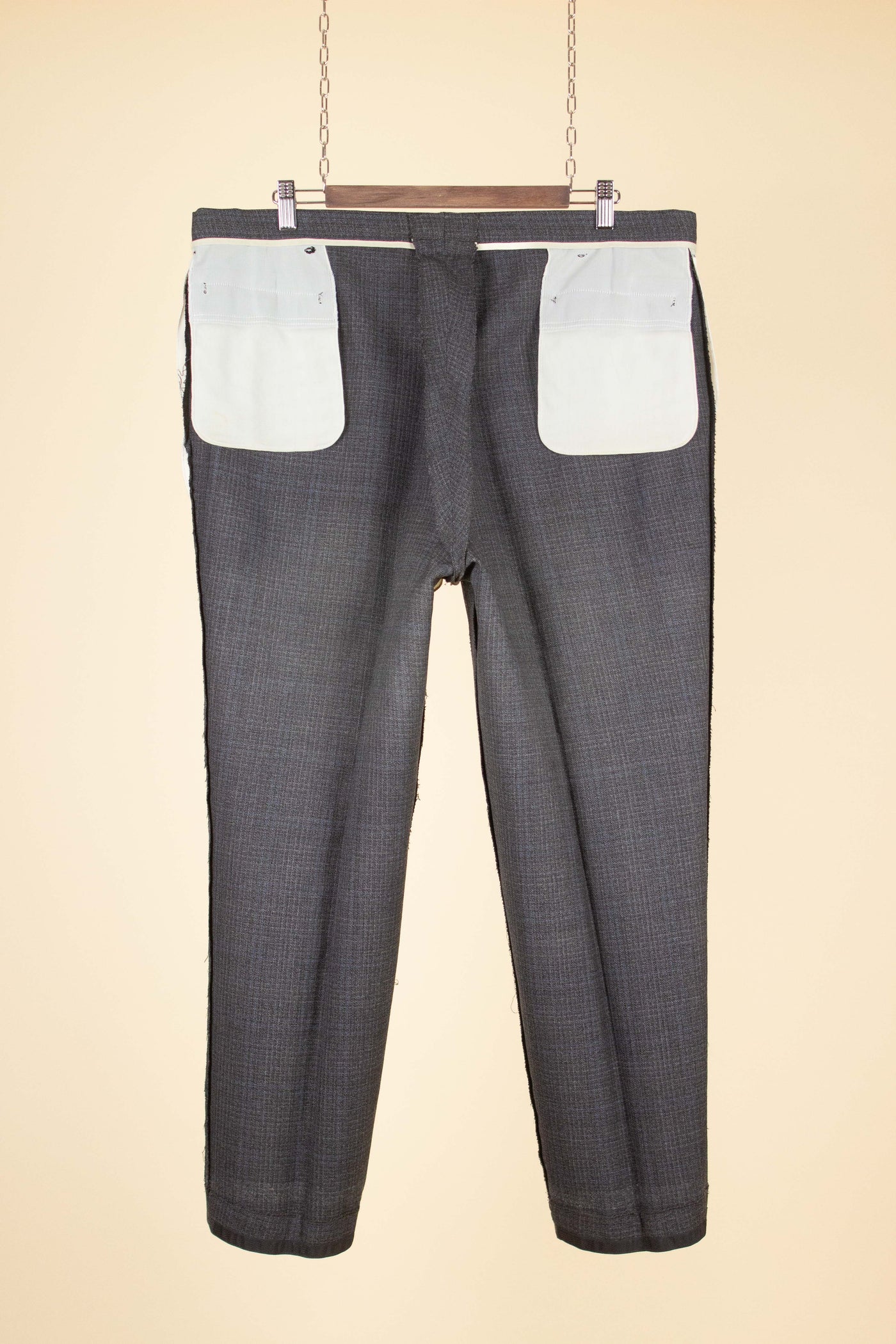 SWEDISH 1960S GREY CHECKERED TWO PIECE SUIT BY SCHLASBERGS. SIZE CA EU 50