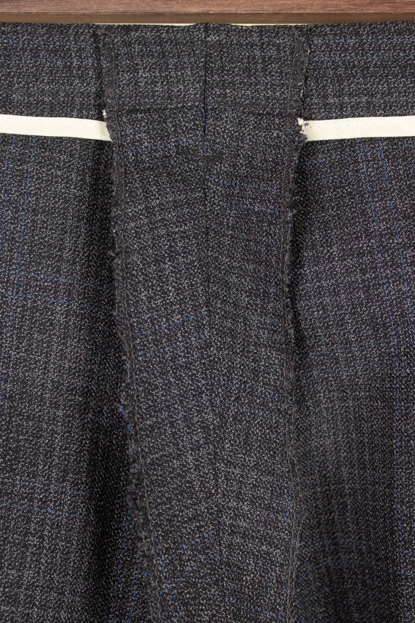 SWEDISH 1960S GREY CHECKERED TWO PIECE SUIT BY SCHLASBERGS. SIZE CA EU 50