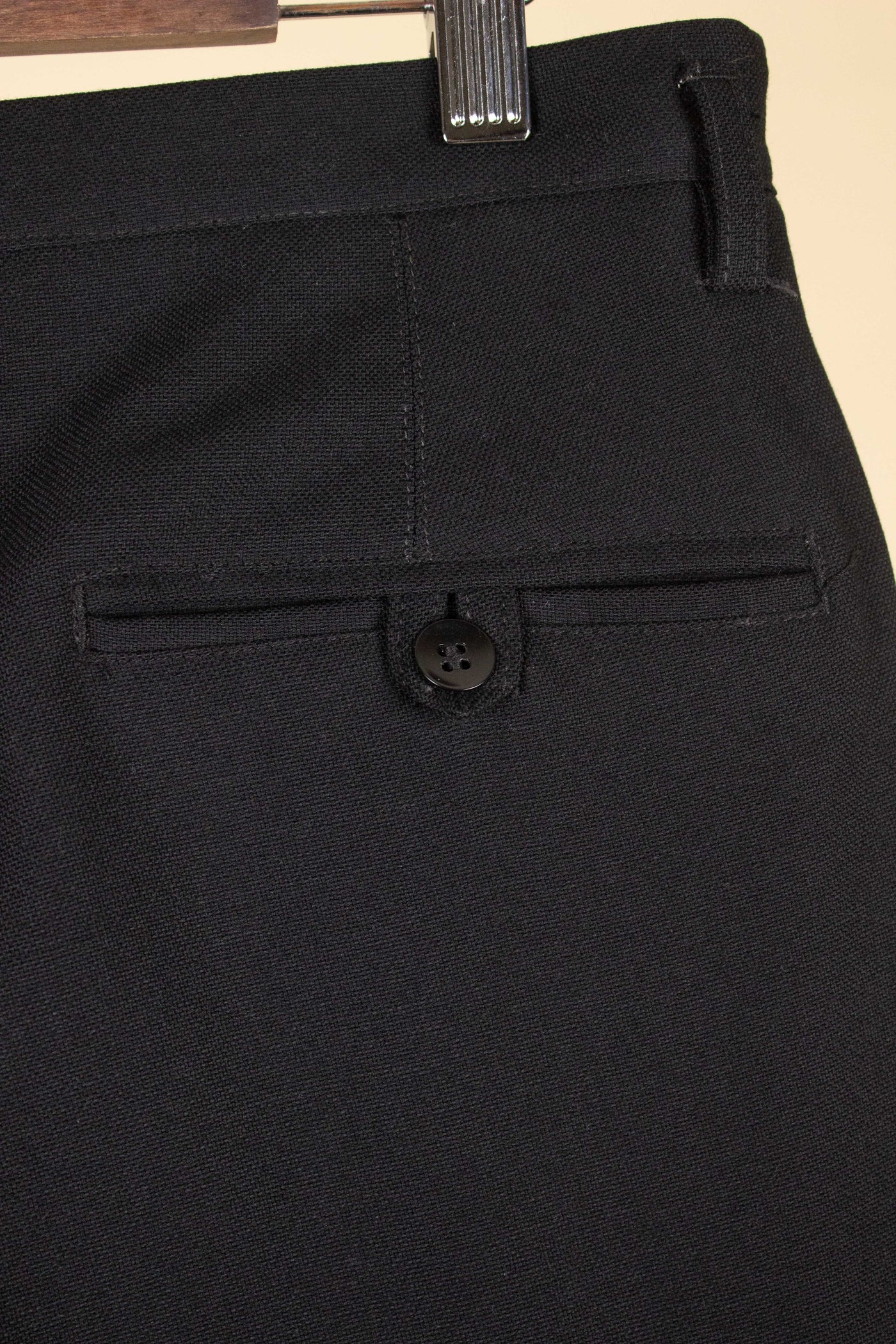 SWEDISH 1950S BLACK TWO PIECE SINGLE BREASTED WOOL WORSTED SUIT BY NOBEL. SIZE CA EU 52