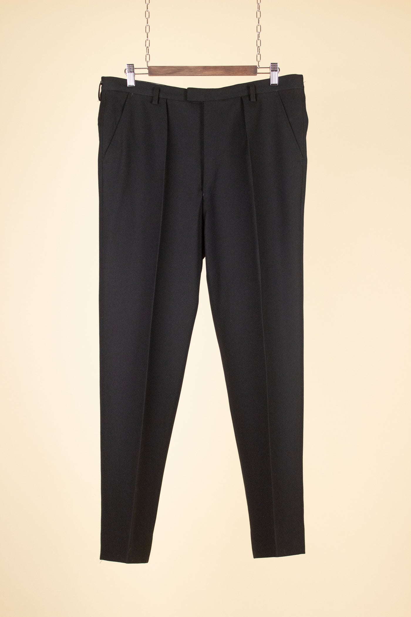SWEDISH 1950S BLACK TWO PIECE SINGLE BREASTED WOOL WORSTED SUIT BY NOBEL. SIZE CA EU 52