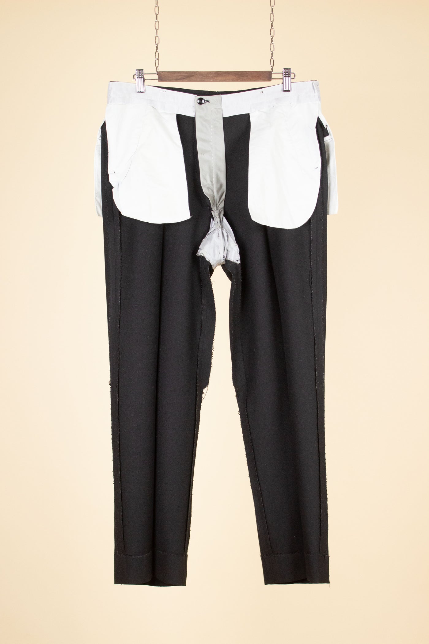 SWEDISH 1950S BLACK TWO PIECE SINGLE BREASTED WOOL WORSTED SUIT BY NOBEL. SIZE CA EU 52