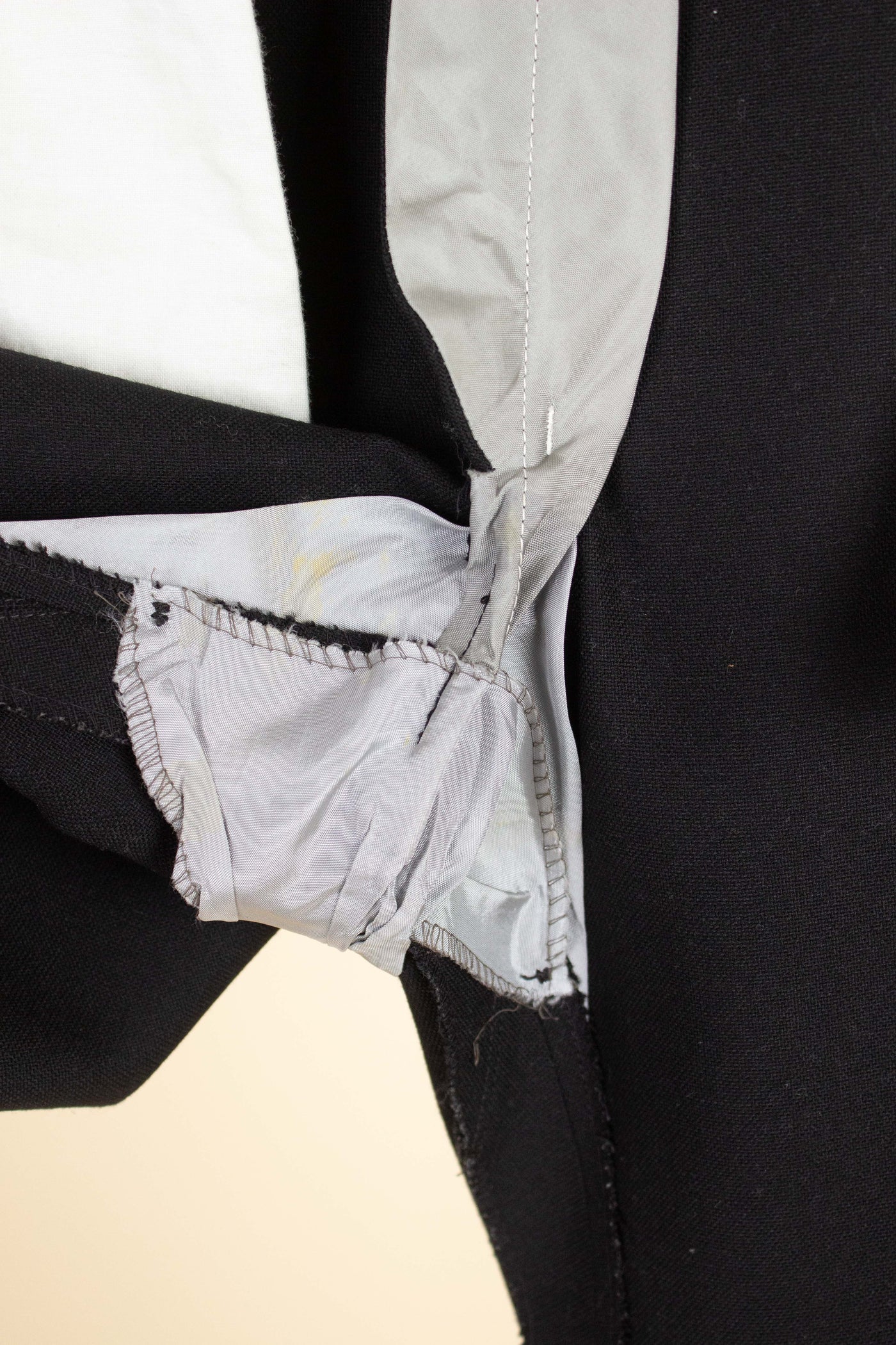 SWEDISH 1950S BLACK TWO PIECE SINGLE BREASTED WOOL WORSTED SUIT BY NOBEL. SIZE CA EU 52