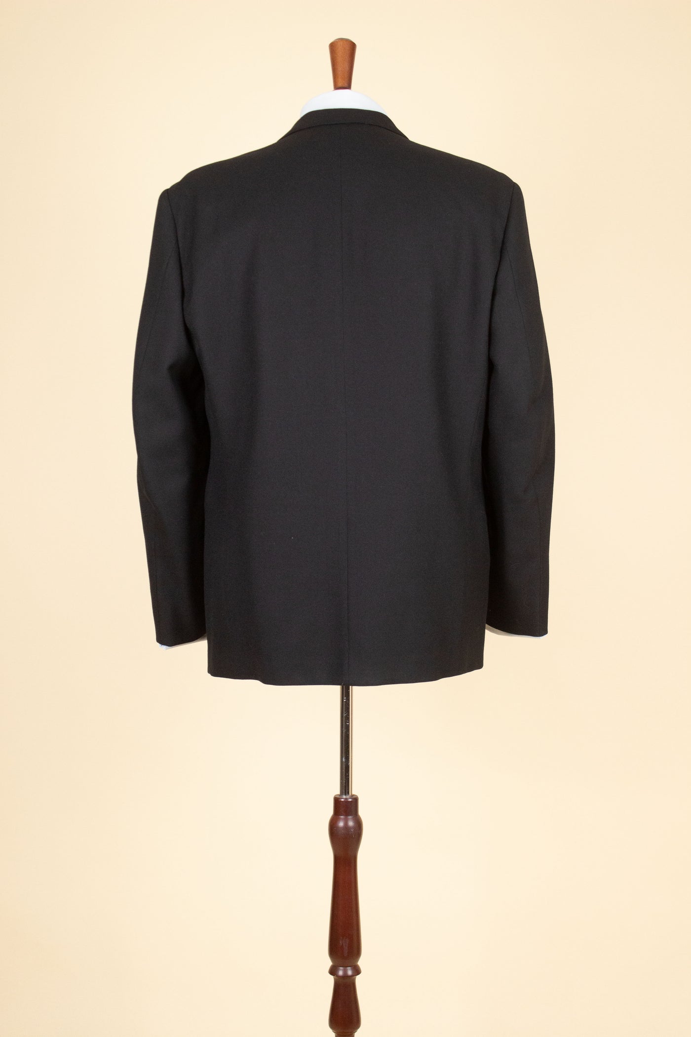 SWEDISH 1950S BLACK TWO PIECE SINGLE BREASTED WOOL WORSTED SUIT BY NOBEL. SIZE CA EU 52