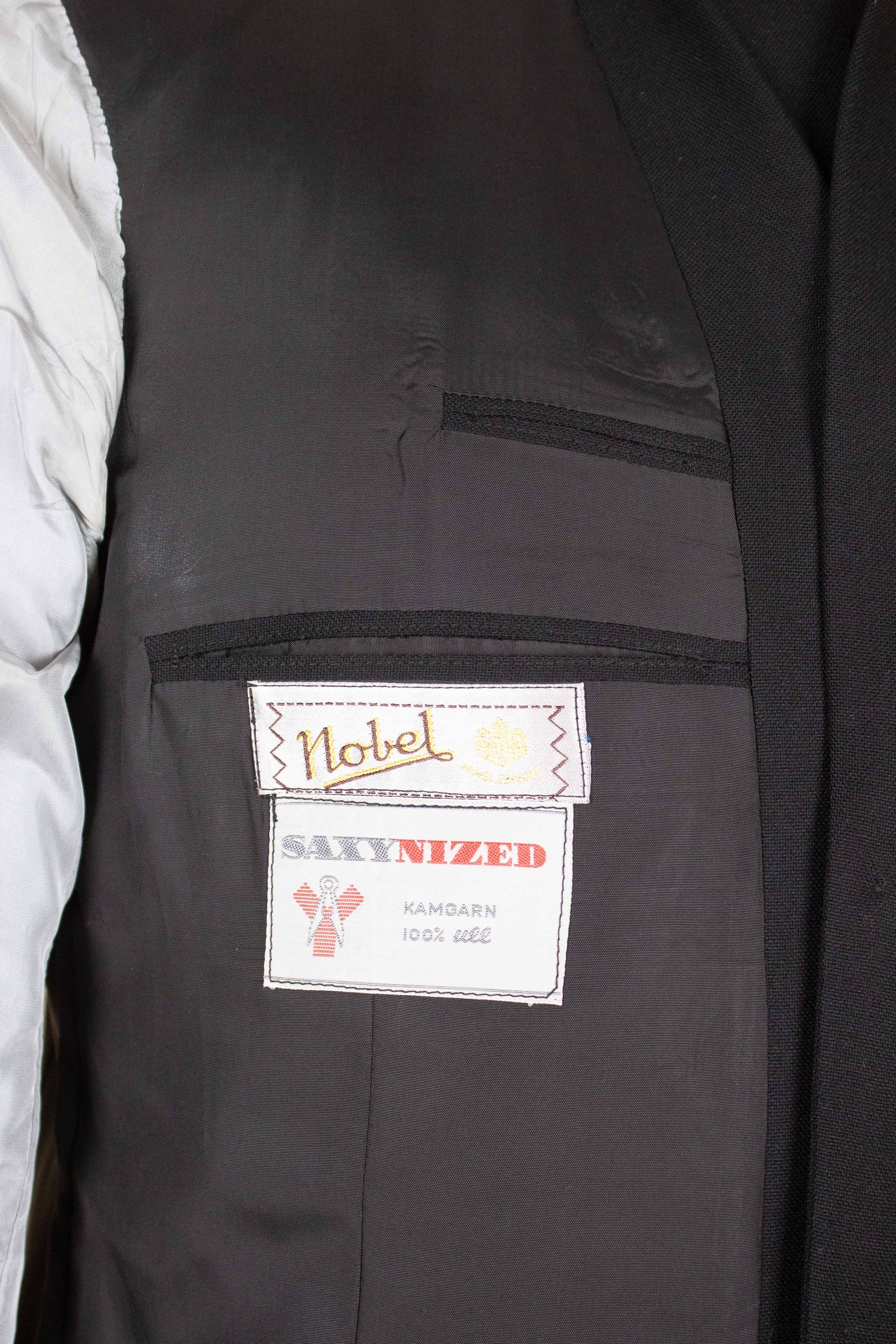 SWEDISH 1950S BLACK TWO PIECE SINGLE BREASTED WOOL WORSTED SUIT BY NOBEL. SIZE CA EU 52