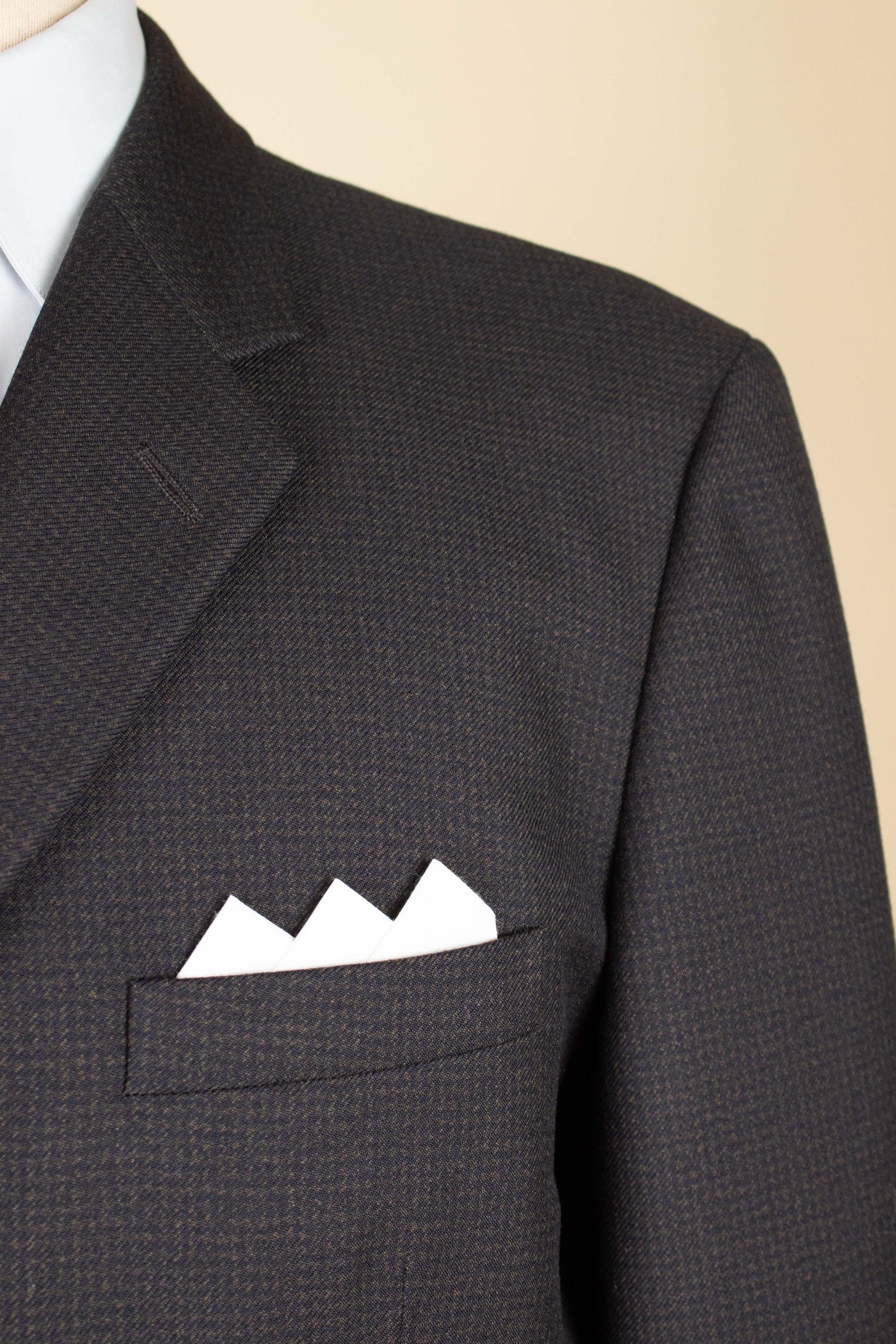 SWEDISH 1950S/1960S DARK GREY HOUNDSTOOTH SINGLE BREASTED SUIT BY PINGVIN. SIZE CA EU 50