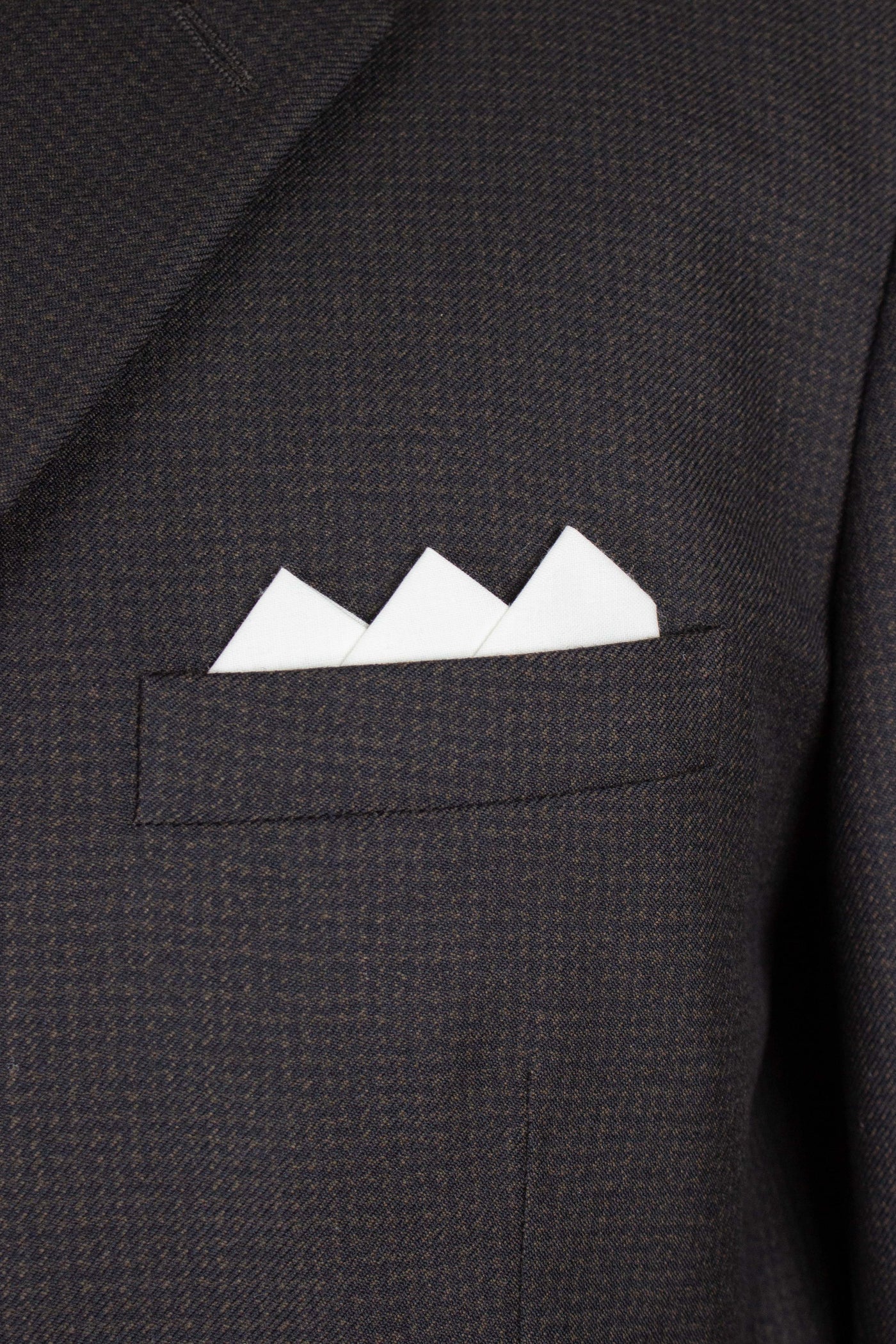 SWEDISH 1950S/1960S DARK GREY HOUNDSTOOTH SINGLE BREASTED SUIT BY PINGVIN. SIZE CA EU 50