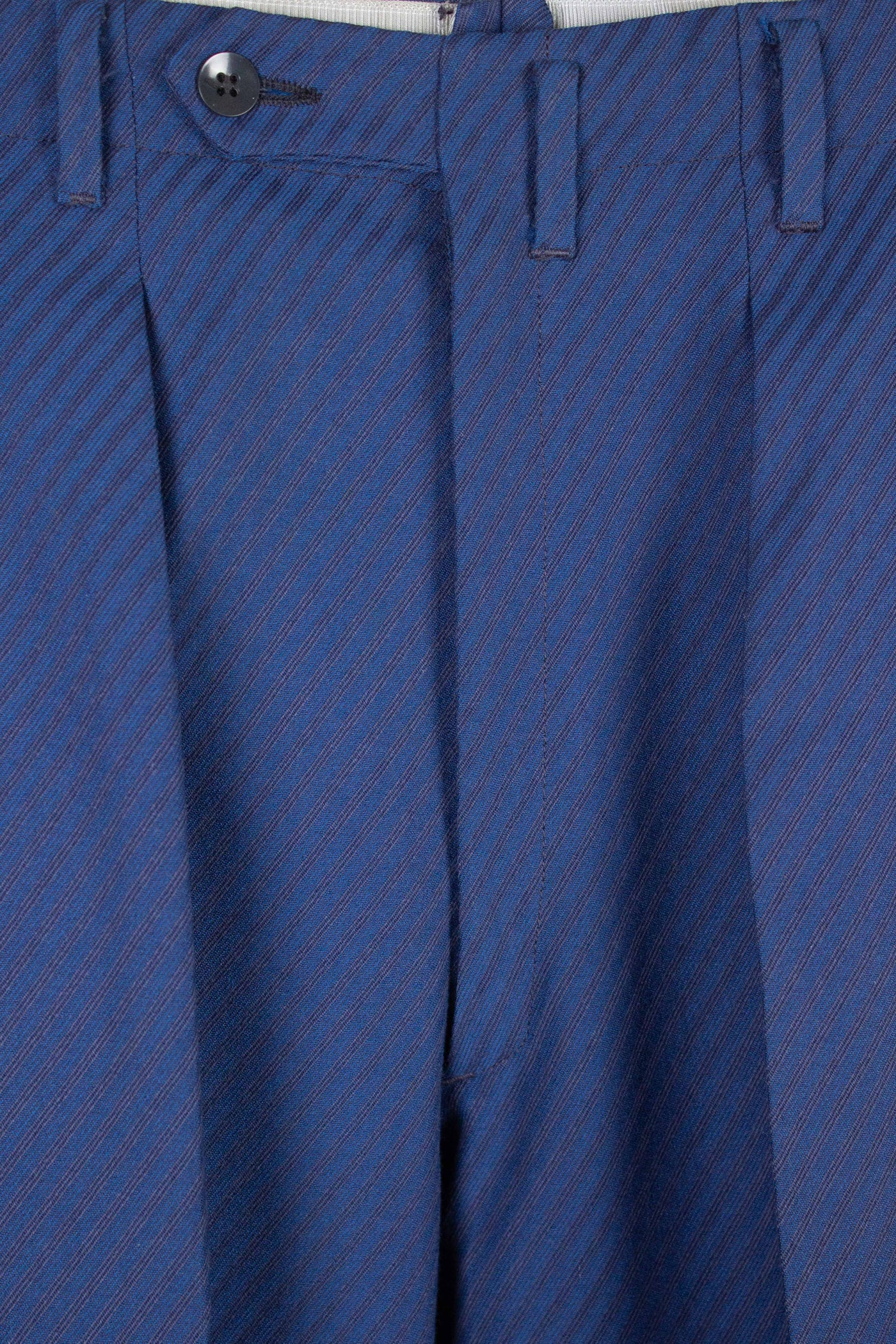 SWEDISH 1940S/1950S BLUE TWO PIECE SINGLE BREASTED SUIT WITH STRIPES BY FUNK. SIZE CA EU 46-48