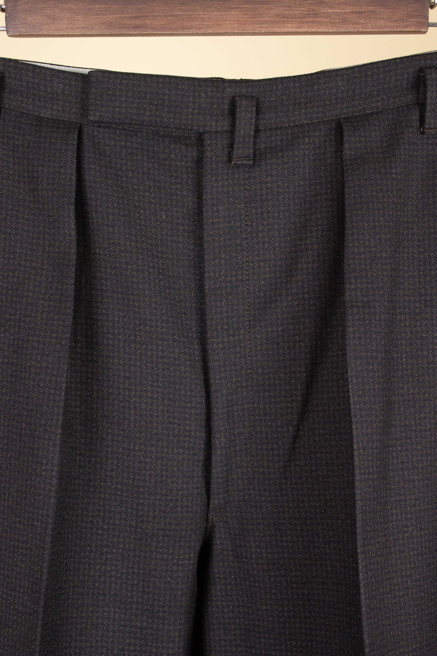 SWEDISH 1950S/1960S DARK GREY HOUNDSTOOTH SINGLE BREASTED SUIT BY PINGVIN. SIZE CA EU 50