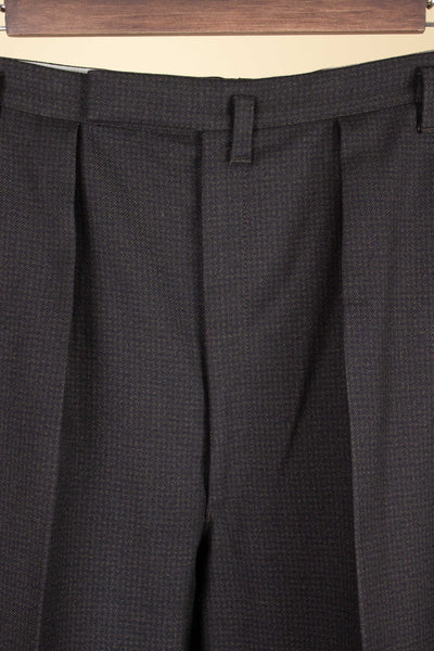 SWEDISH 1950S/1960S DARK GREY HOUNDSTOOTH SINGLE BREASTED SUIT BY PINGVIN. SIZE CA EU 50