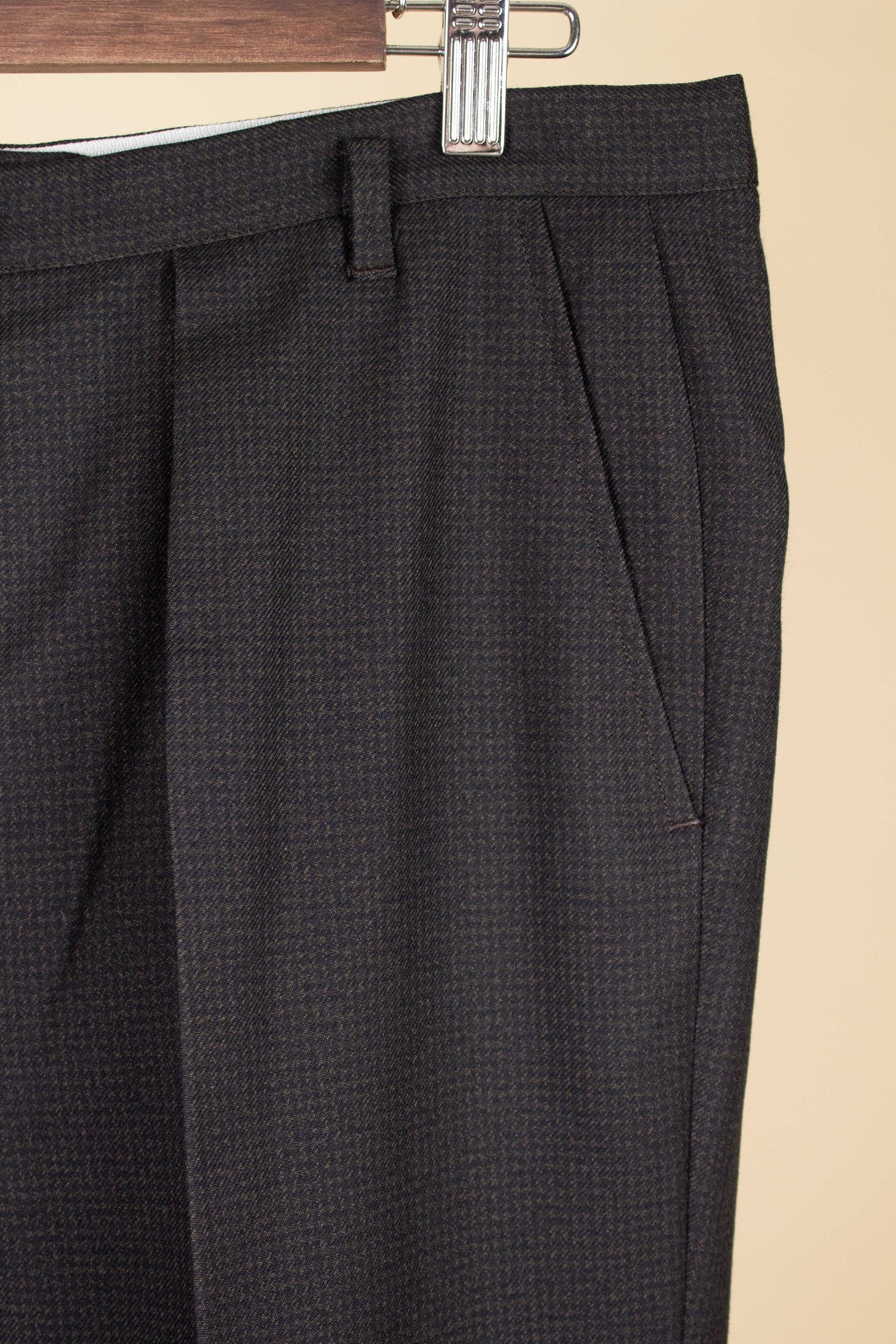 SWEDISH 1950S/1960S DARK GREY HOUNDSTOOTH SINGLE BREASTED SUIT BY PINGVIN. SIZE CA EU 50