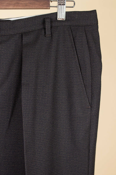 SWEDISH 1950S/1960S DARK GREY HOUNDSTOOTH SINGLE BREASTED SUIT BY PINGVIN. SIZE CA EU 50