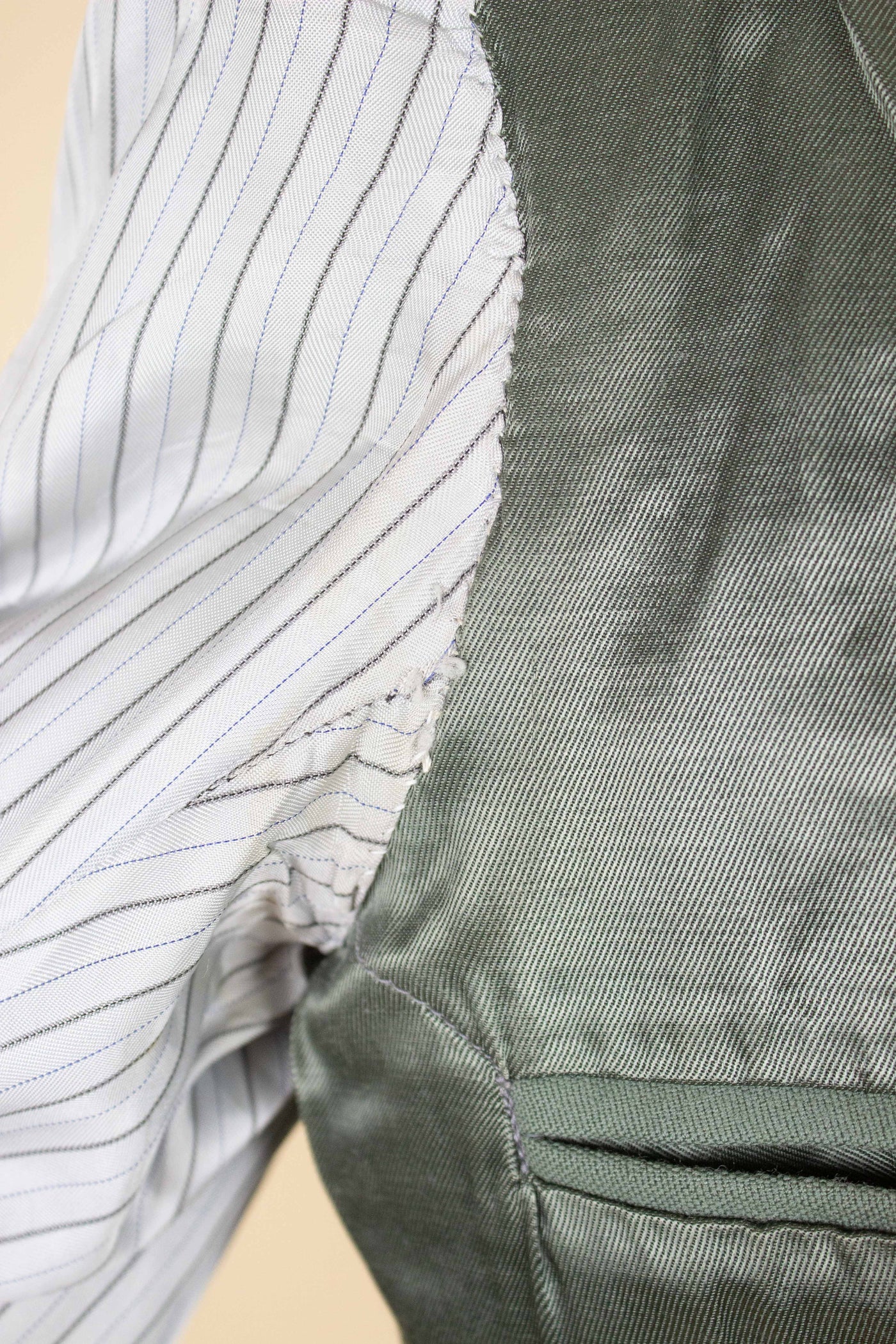 SWEDISH 1940S SAGE-GREEN TWO PIECE SINGLE BREASTED SUIT BY AB ELIT. SIZE CA EU 46 SHORT