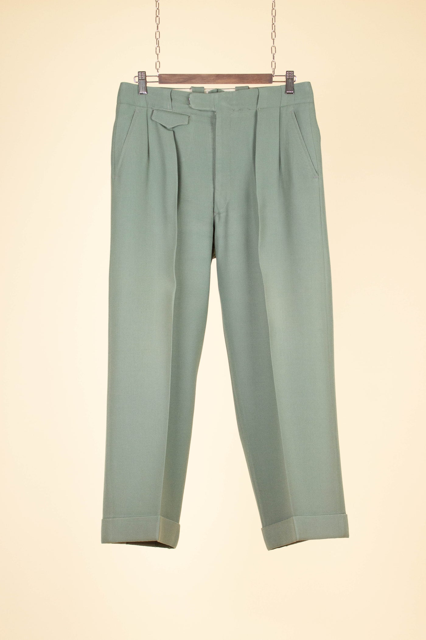 SWEDISH 1940S SAGE-GREEN TWO PIECE SINGLE BREASTED SUIT BY AB ELIT. SIZE CA EU 46 SHORT