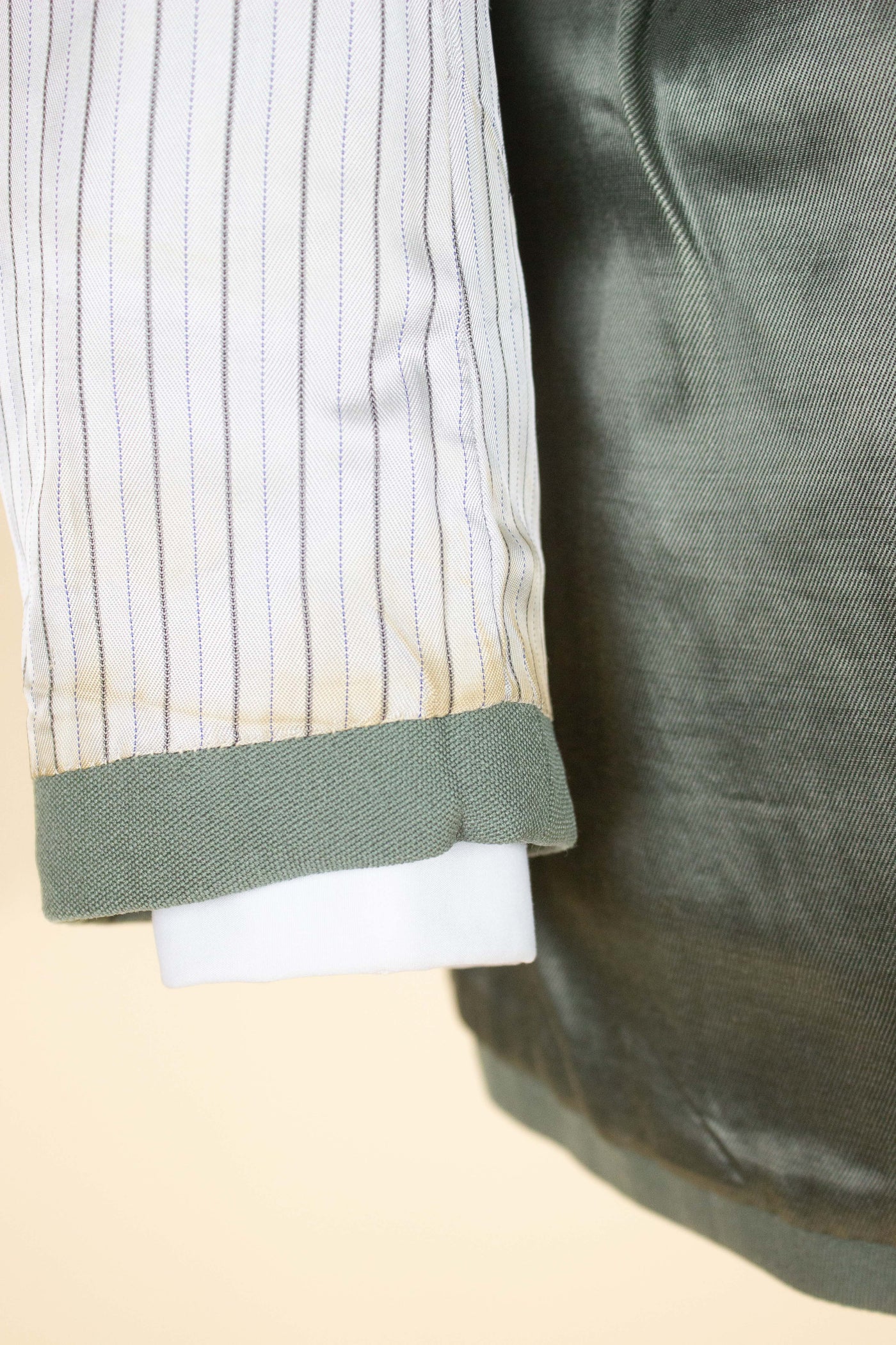 SWEDISH 1940S SAGE-GREEN TWO PIECE SINGLE BREASTED SUIT BY AB ELIT. SIZE CA EU 46 SHORT