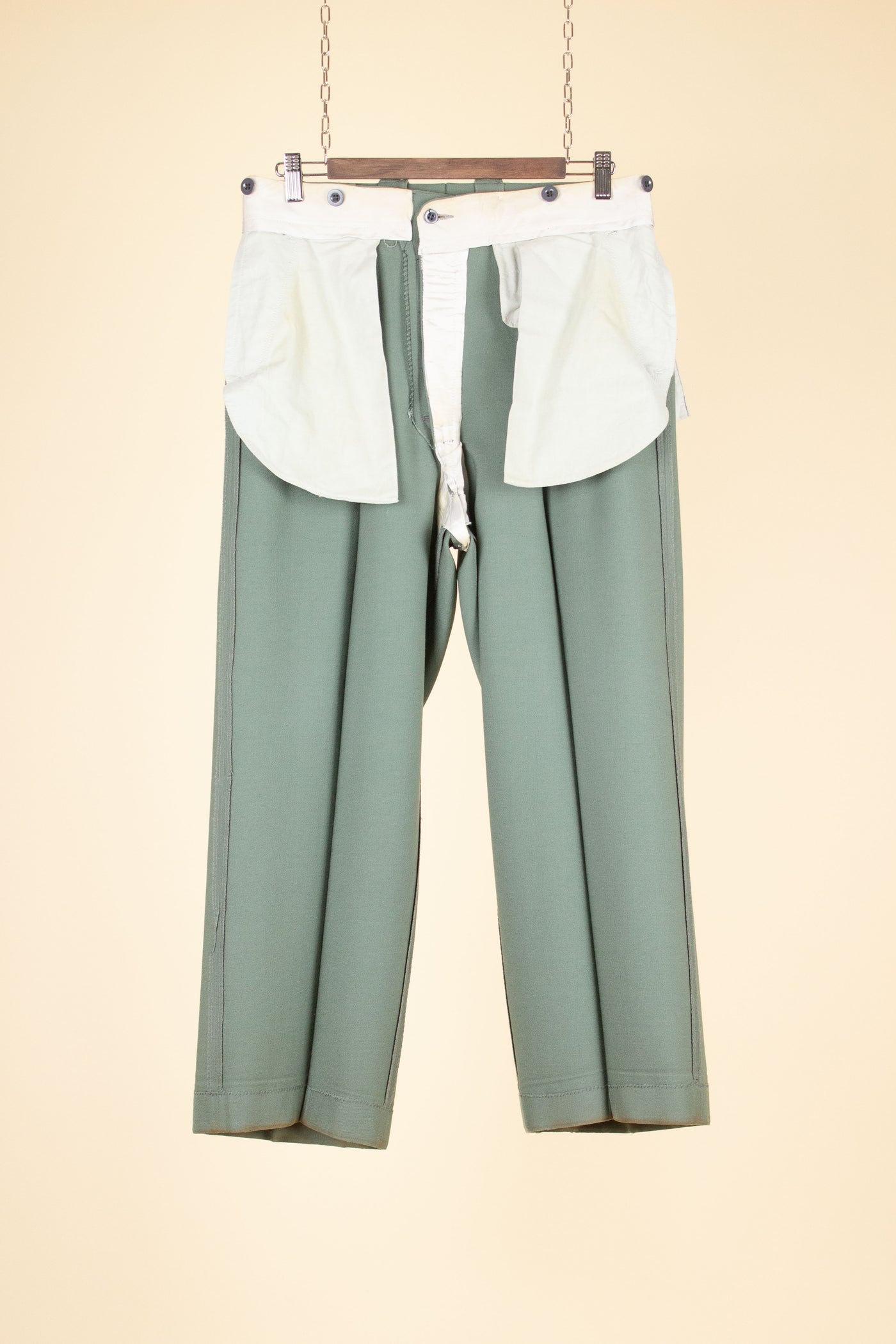 SWEDISH 1940S SAGE-GREEN TWO PIECE SINGLE BREASTED SUIT BY AB ELIT. SIZE CA EU 46 SHORT