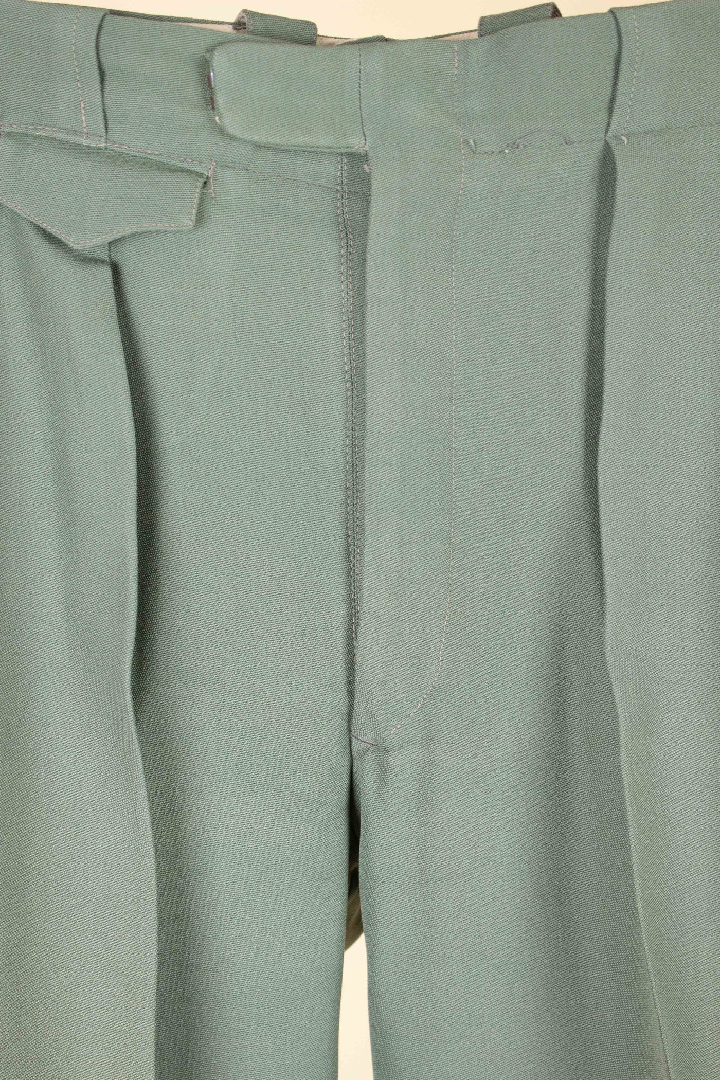 SWEDISH 1940S SAGE-GREEN TWO PIECE SINGLE BREASTED SUIT BY AB ELIT. SIZE CA EU 46 SHORT