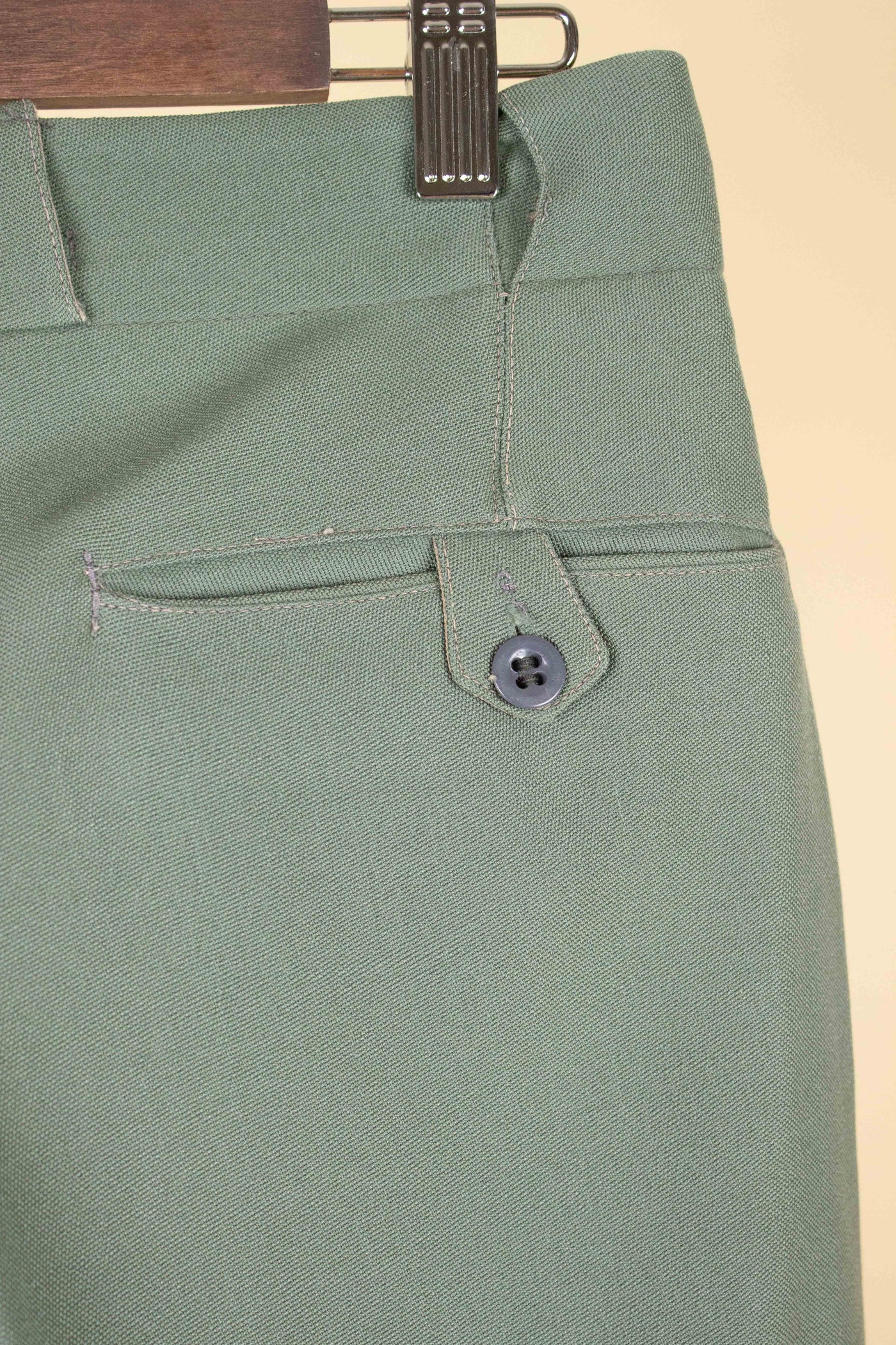 SWEDISH 1940S SAGE-GREEN TWO PIECE SINGLE BREASTED SUIT BY AB ELIT. SIZE CA EU 46 SHORT