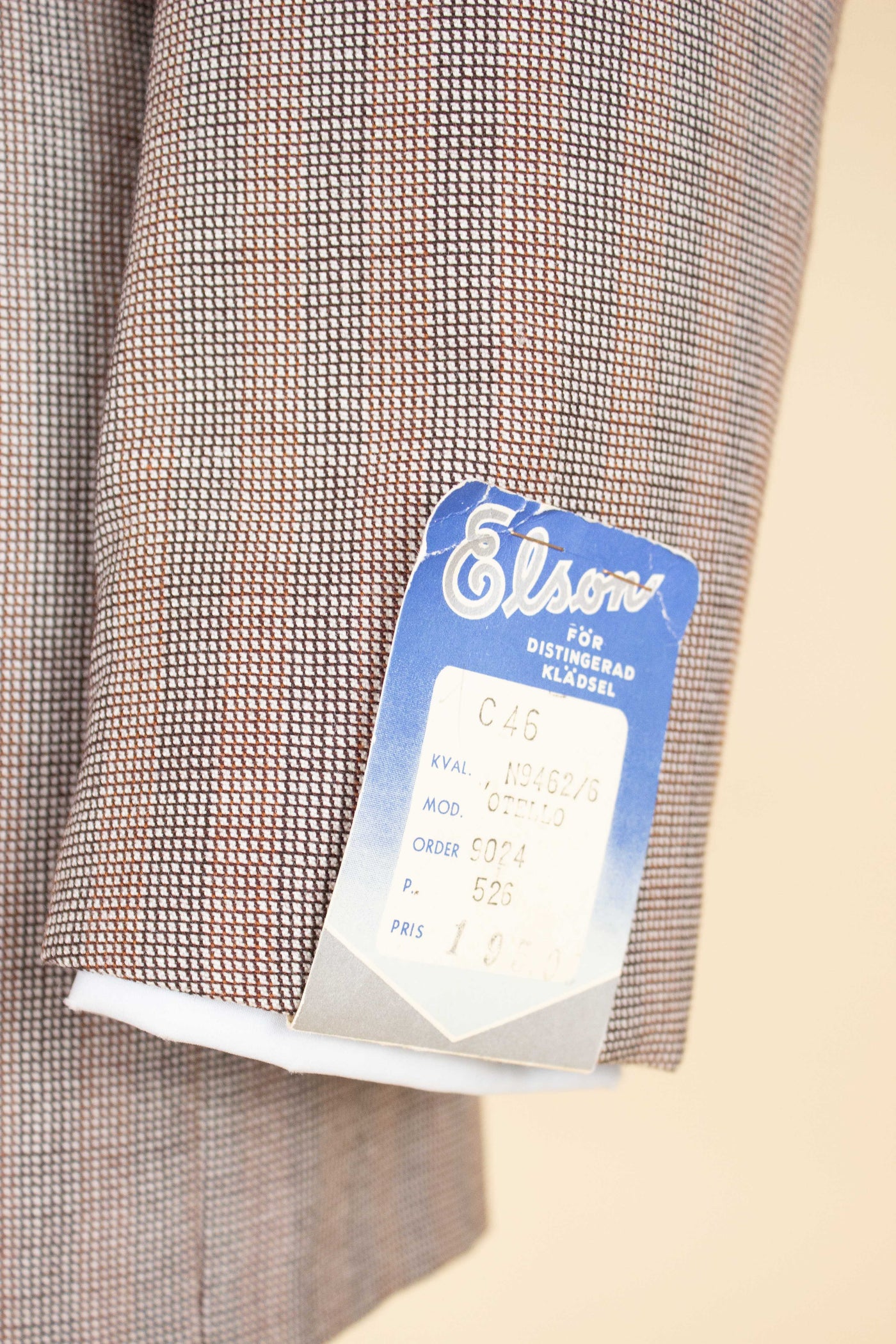 SWEDISH 1940S BROWN STRIPED TWO PIECE DEADSTOCK SINGLE BREASTED SUIT BY ELSON. SIZE CA EU 46