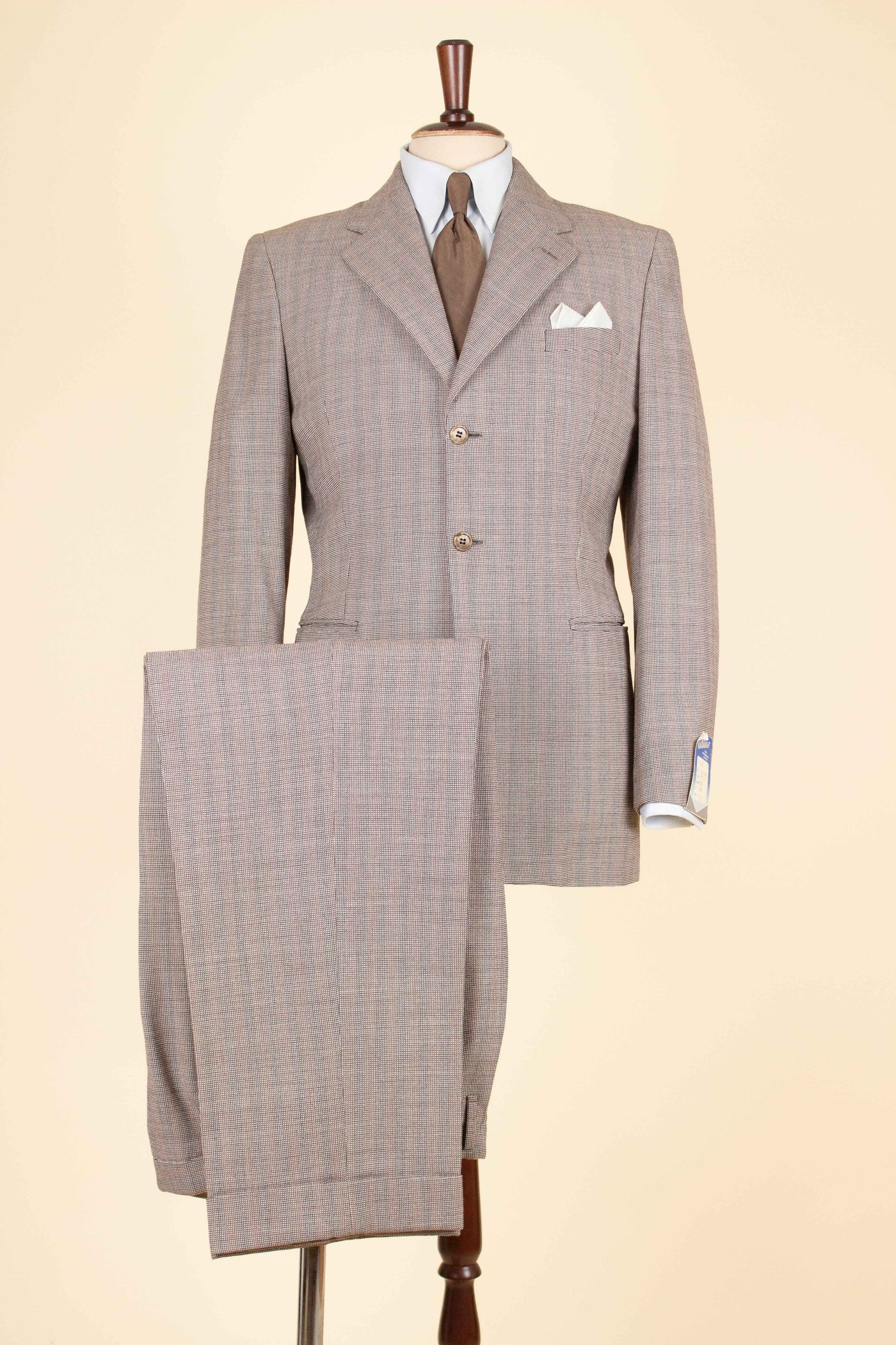 SWEDISH 1940S BROWN STRIPED TWO PIECE DEADSTOCK SINGLE BREASTED SUIT BY ELSON. SIZE CA EU 46