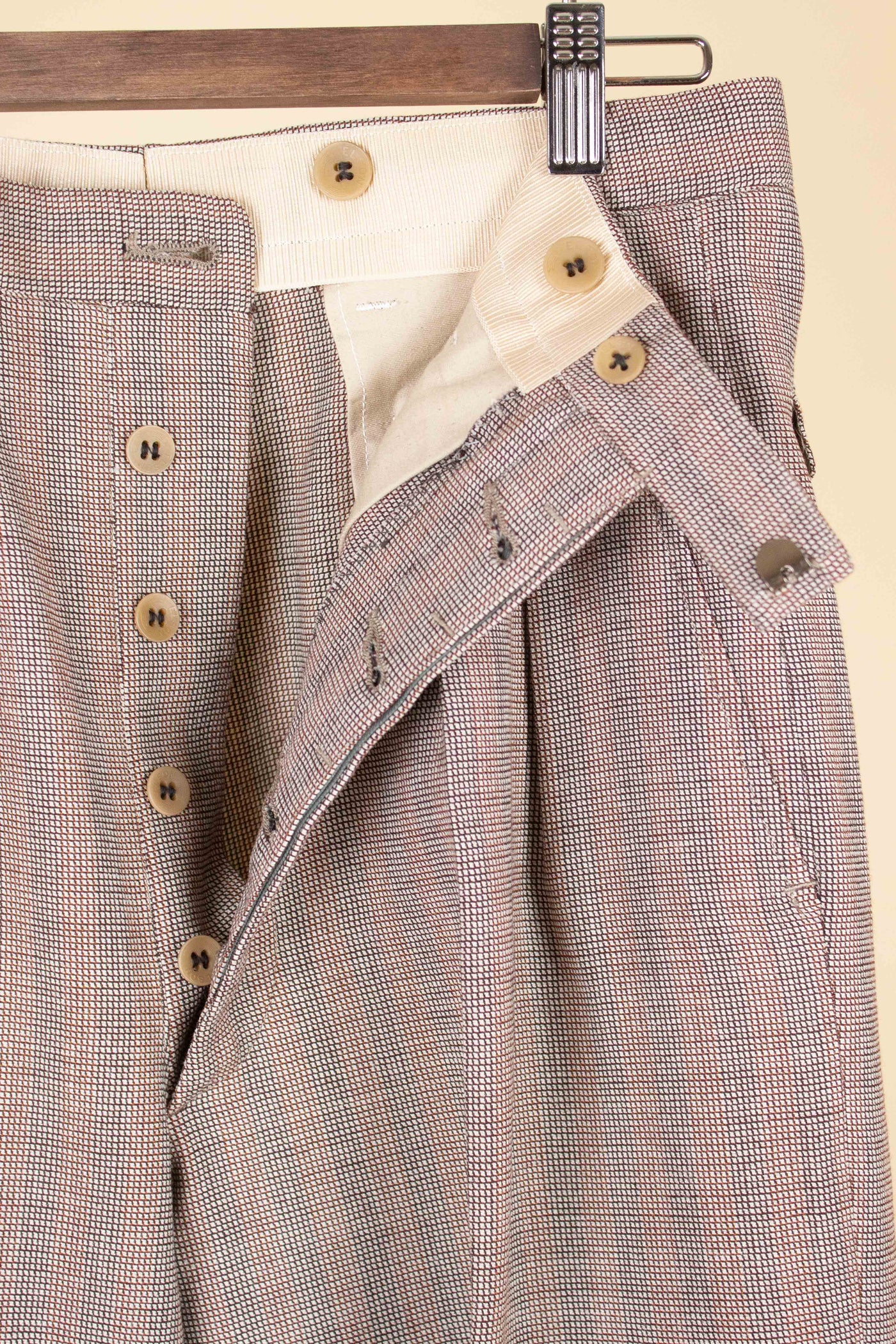 SWEDISH 1940S BROWN STRIPED TWO PIECE DEADSTOCK SINGLE BREASTED SUIT BY ELSON. SIZE CA EU 46
