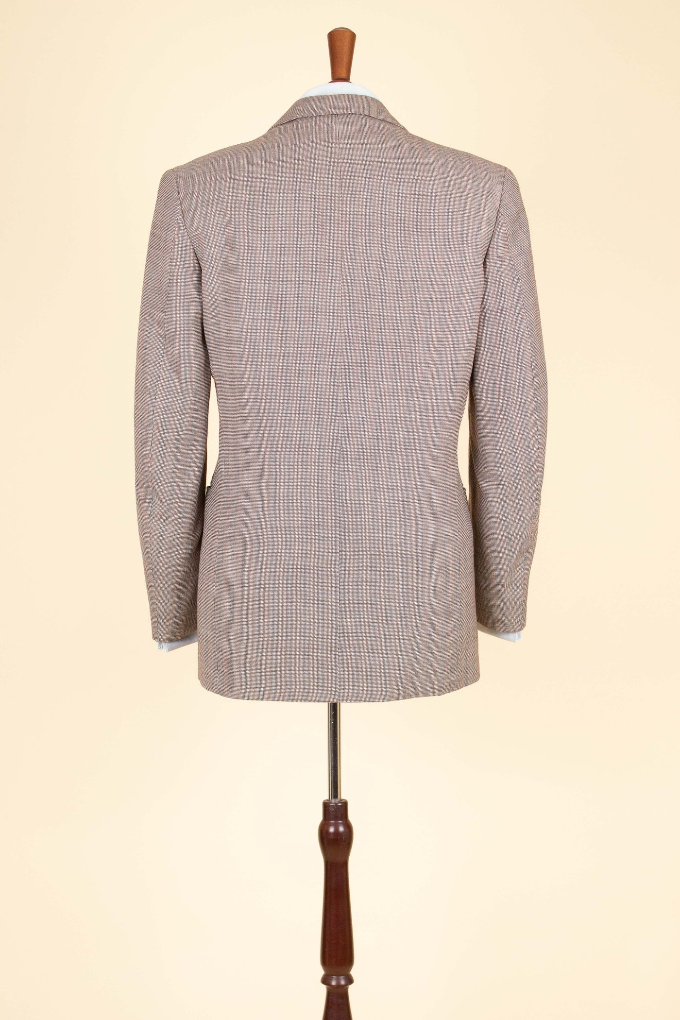 SWEDISH 1940S BROWN STRIPED TWO PIECE DEADSTOCK SINGLE BREASTED SUIT BY ELSON. SIZE CA EU 46