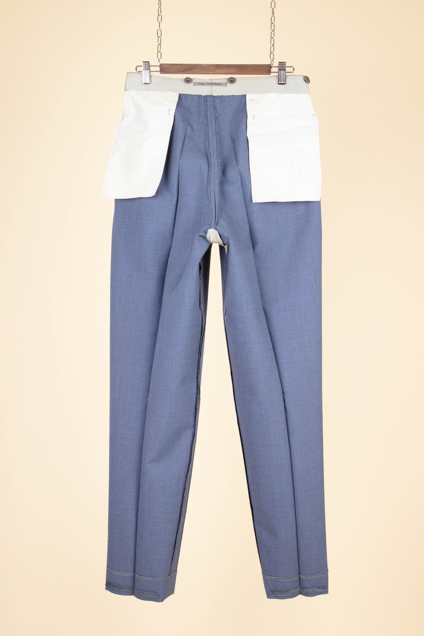 SWEDISH 1940S/1950S LIGHT BLUE TWO PIECE SINGLE BREASTED SUIT BY MASTERHAND. SIZE CA EU 46-48