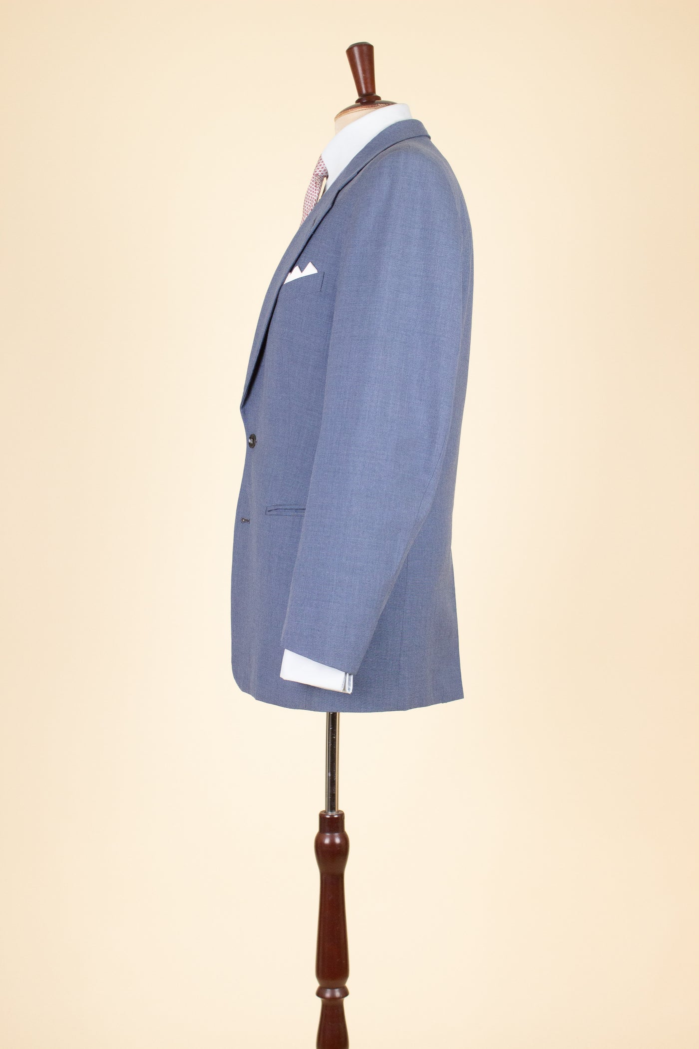 SWEDISH 1940S/1950S LIGHT BLUE TWO PIECE SINGLE BREASTED SUIT BY MASTERHAND. SIZE CA EU 46-48
