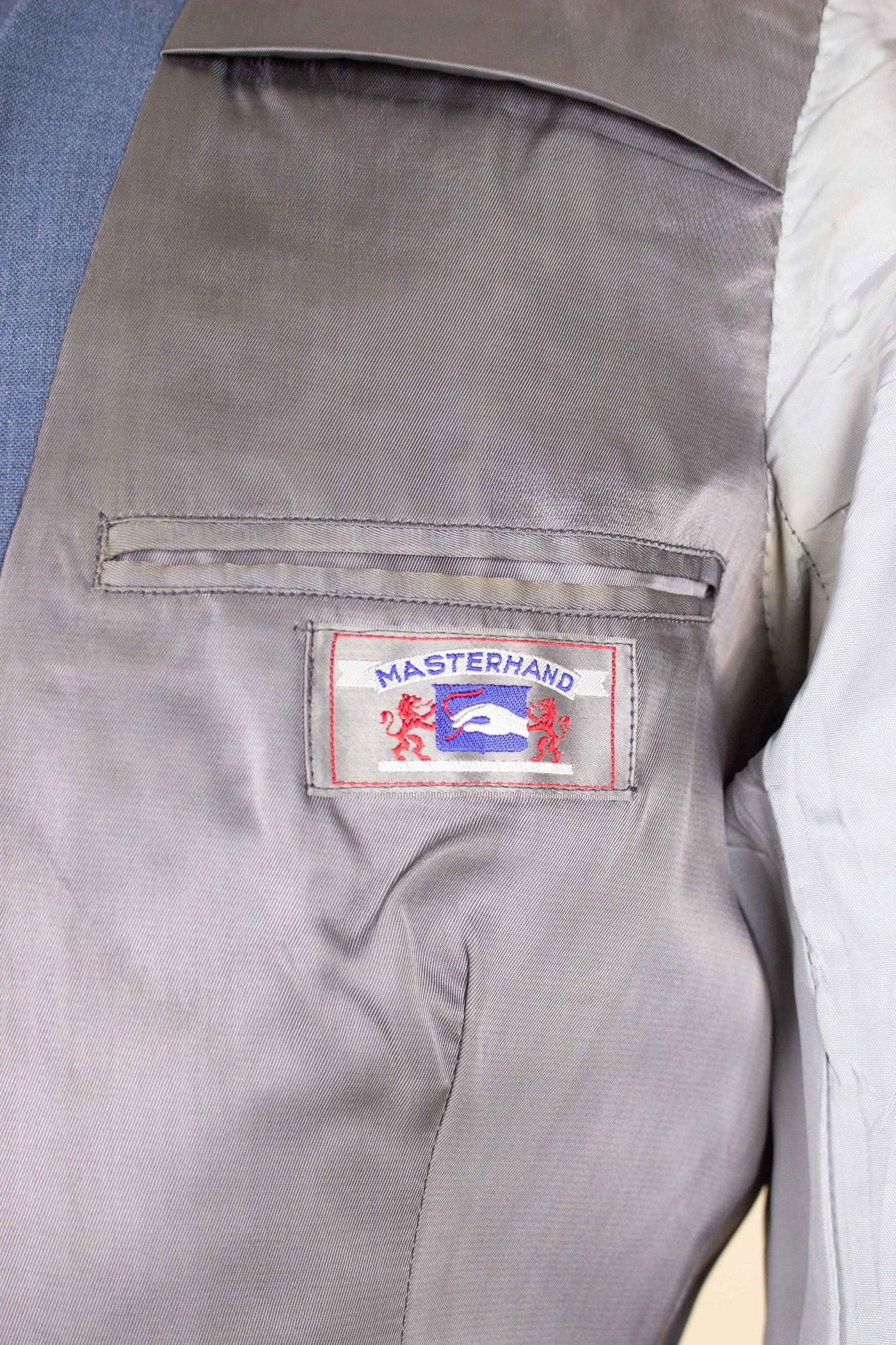 SWEDISH 1940S/1950S LIGHT BLUE TWO PIECE SINGLE BREASTED SUIT BY MASTERHAND. SIZE CA EU 46-48