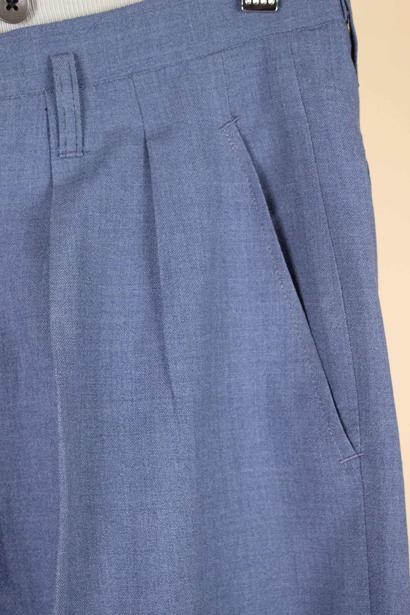 SWEDISH 1940S/1950S LIGHT BLUE TWO PIECE SINGLE BREASTED SUIT BY MASTERHAND. SIZE CA EU 46-48