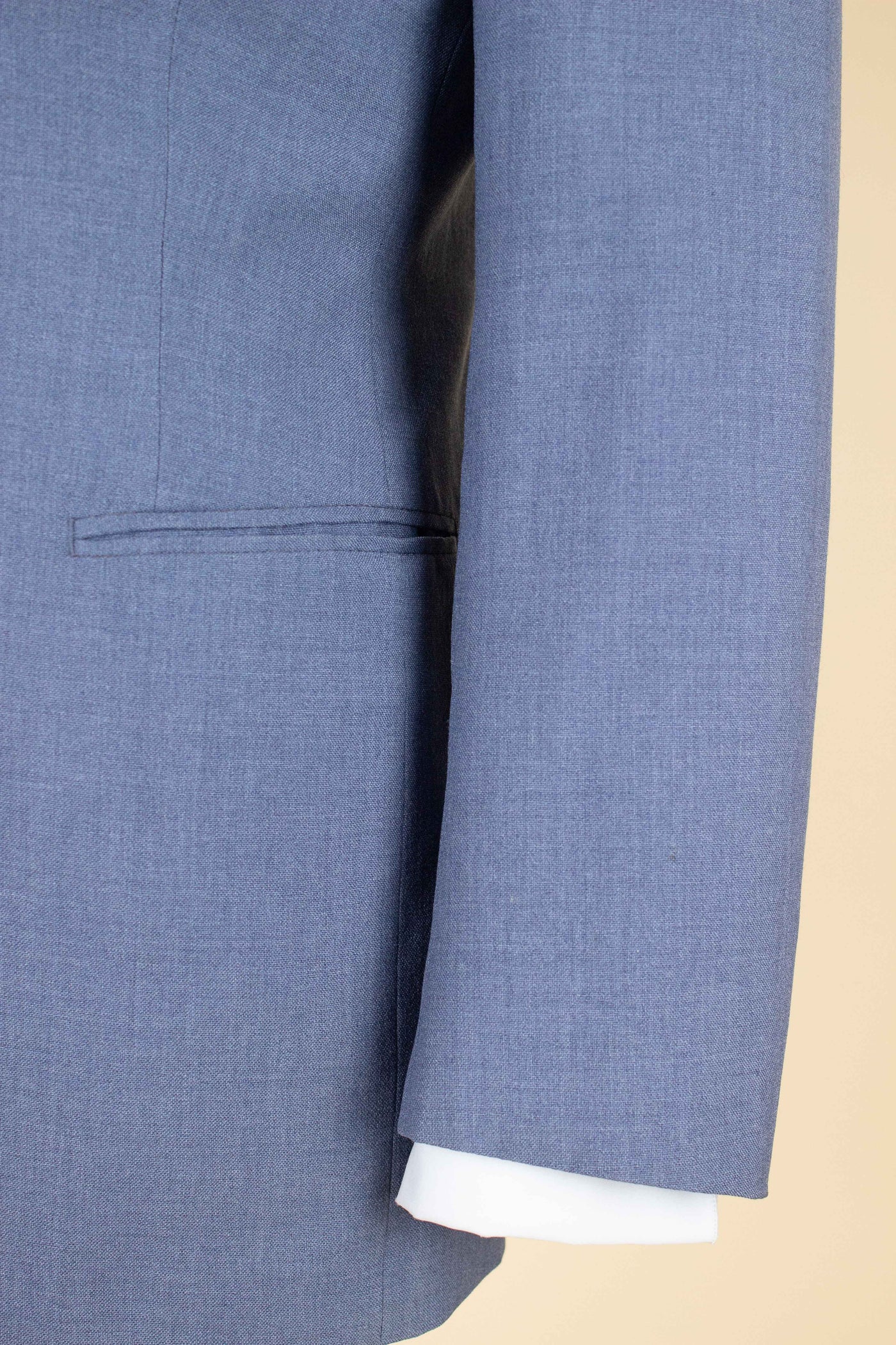 SWEDISH 1940S/1950S LIGHT BLUE TWO PIECE SINGLE BREASTED SUIT BY MASTERHAND. SIZE CA EU 46-48