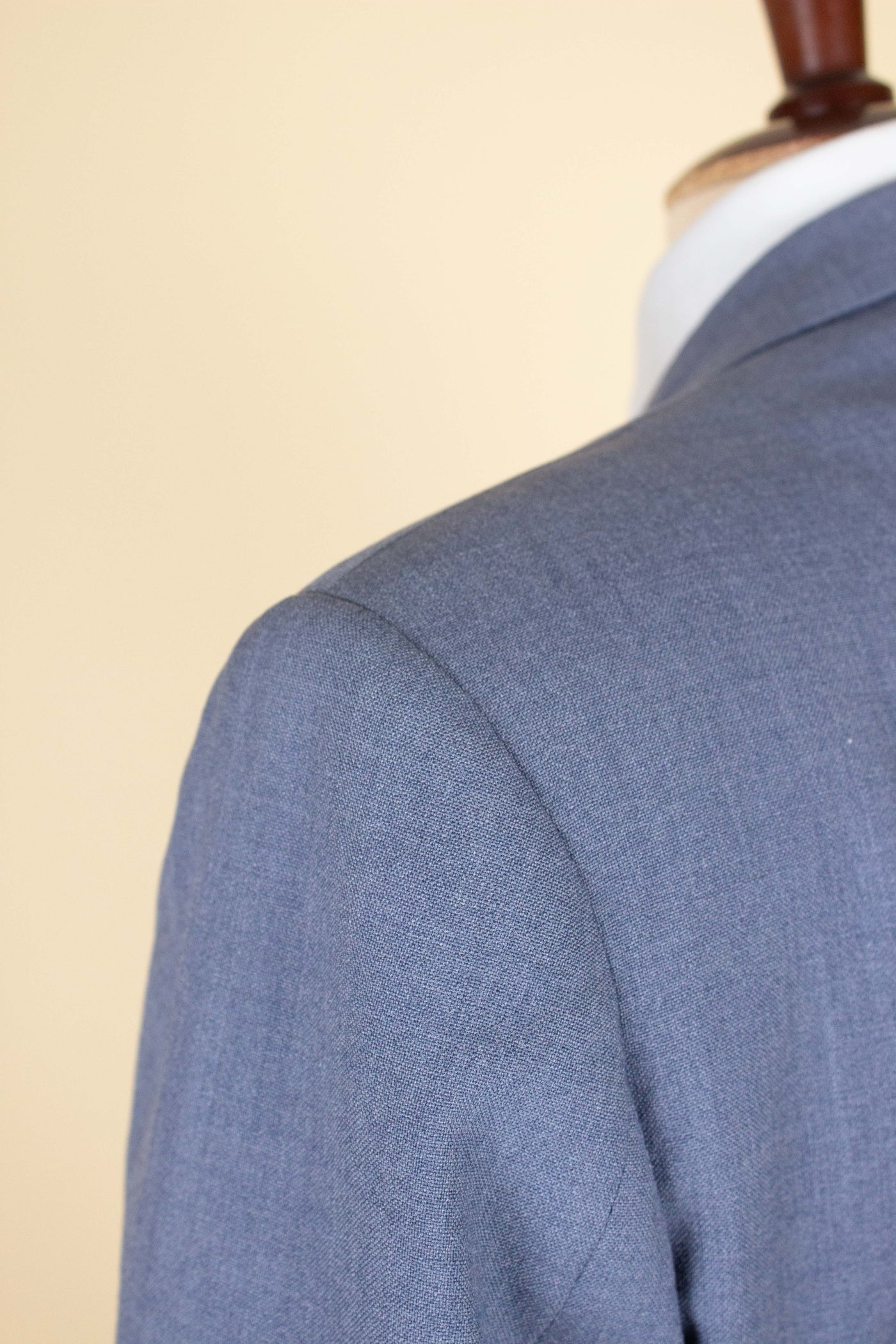 SWEDISH 1940S/1950S LIGHT BLUE TWO PIECE SINGLE BREASTED SUIT BY MASTERHAND. SIZE CA EU 46-48