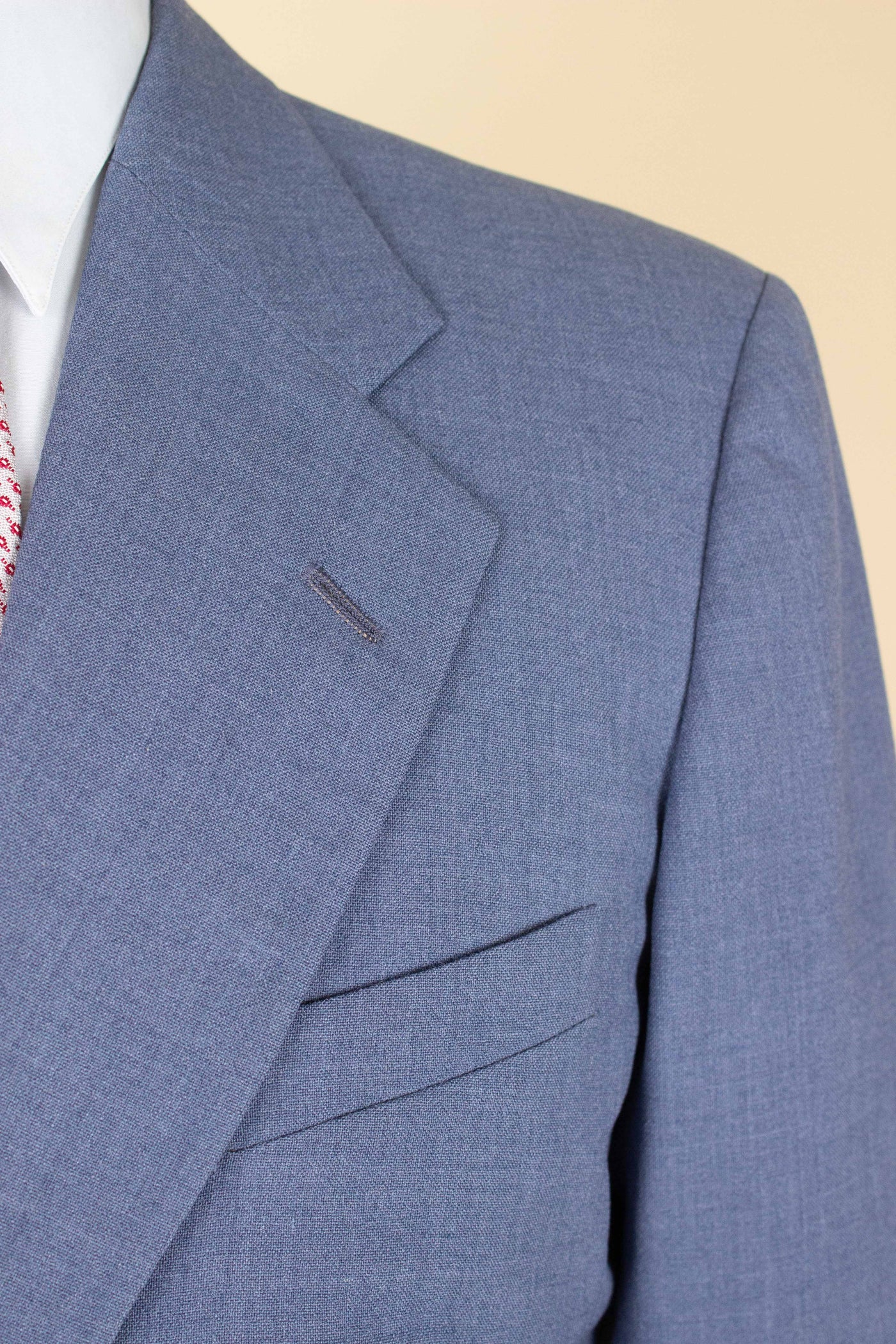SWEDISH 1940S/1950S LIGHT BLUE TWO PIECE SINGLE BREASTED SUIT BY MASTERHAND. SIZE CA EU 46-48