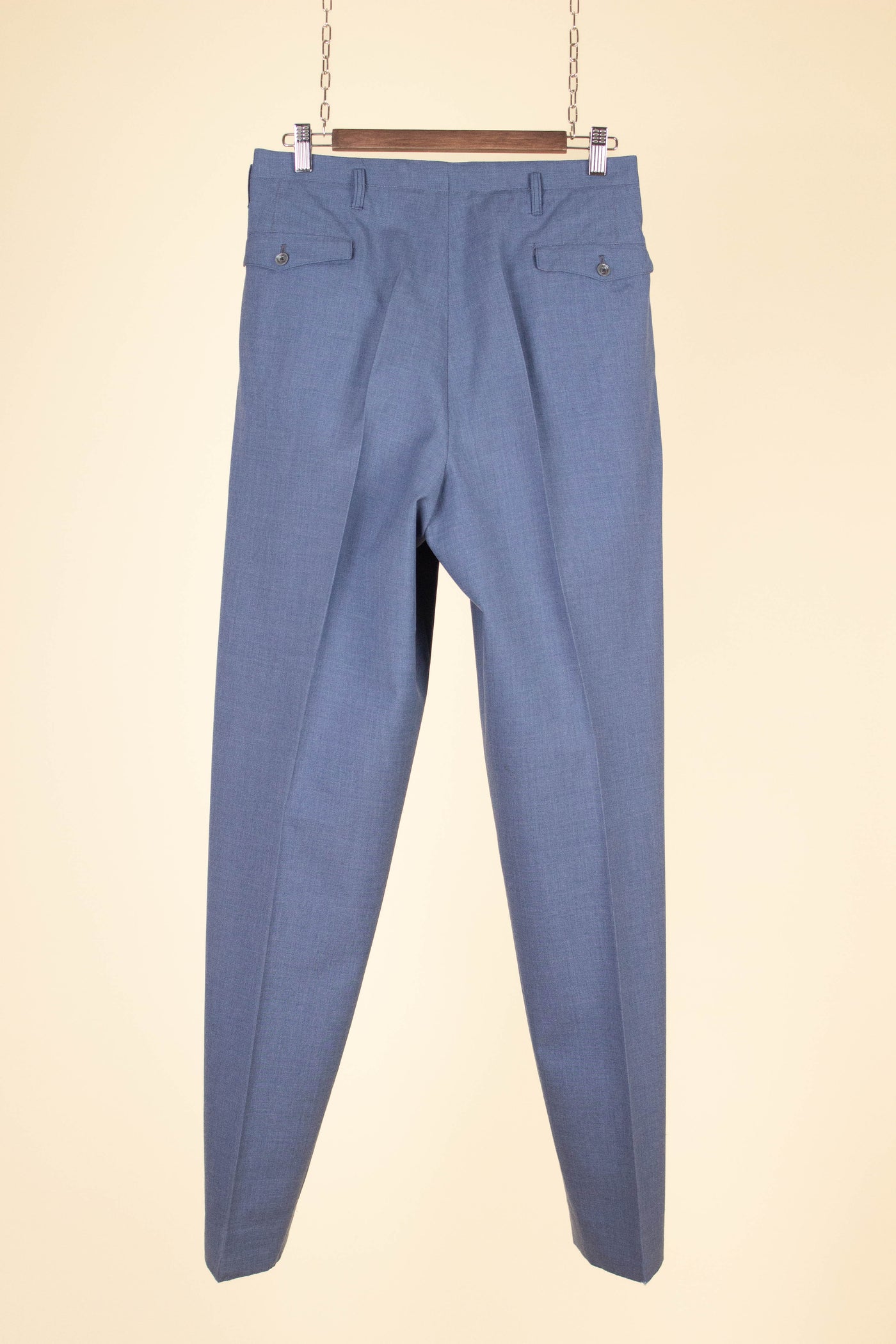 SWEDISH 1940S/1950S LIGHT BLUE TWO PIECE SINGLE BREASTED SUIT BY MASTERHAND. SIZE CA EU 46-48