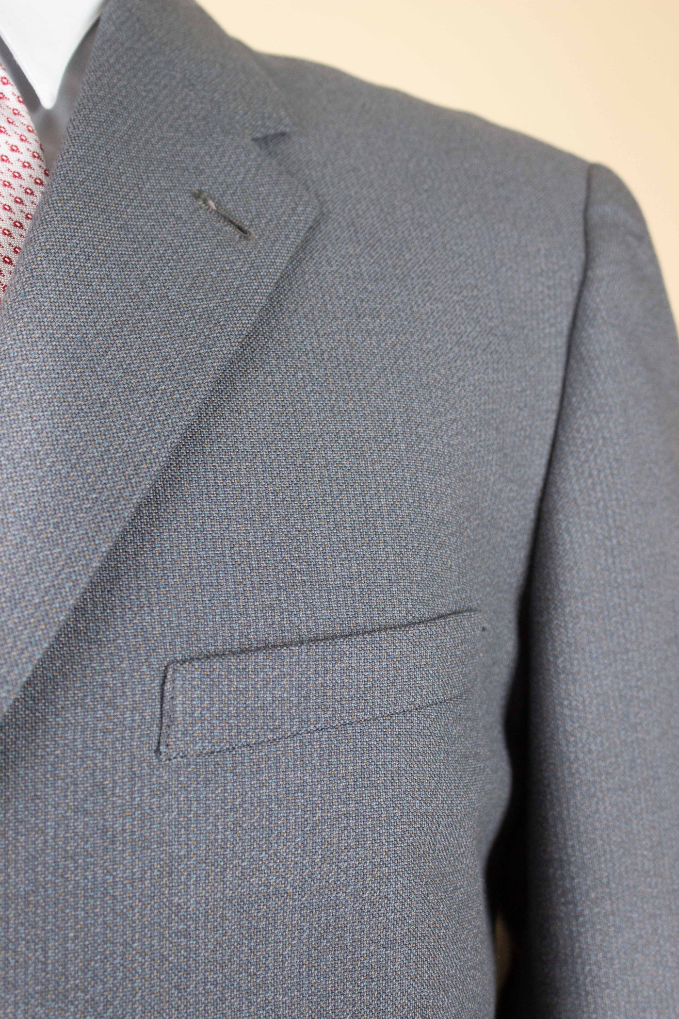 SWEDISH 1950S GREY TWO PIECE SINGLE BREASTED DEADSTOCK SUIT BY SCHLASBERGS. SIZE CA EU 48