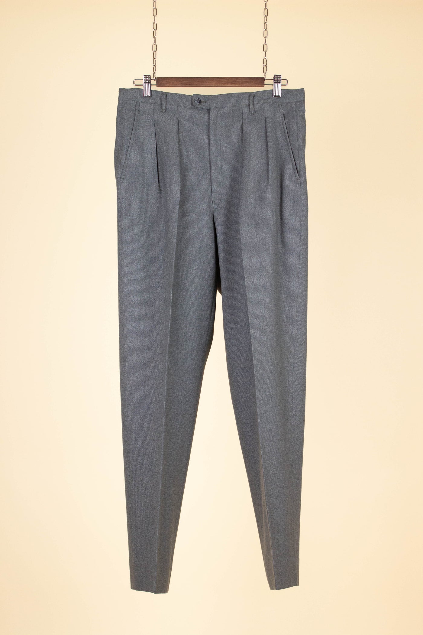SWEDISH 1950S GREY TWO PIECE SINGLE BREASTED DEADSTOCK SUIT BY SCHLASBERGS. SIZE CA EU 48