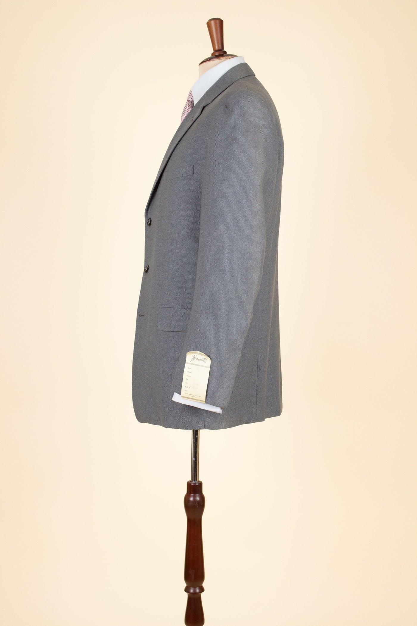 SWEDISH 1950S GREY TWO PIECE SINGLE BREASTED DEADSTOCK SUIT BY SCHLASBERGS. SIZE CA EU 48