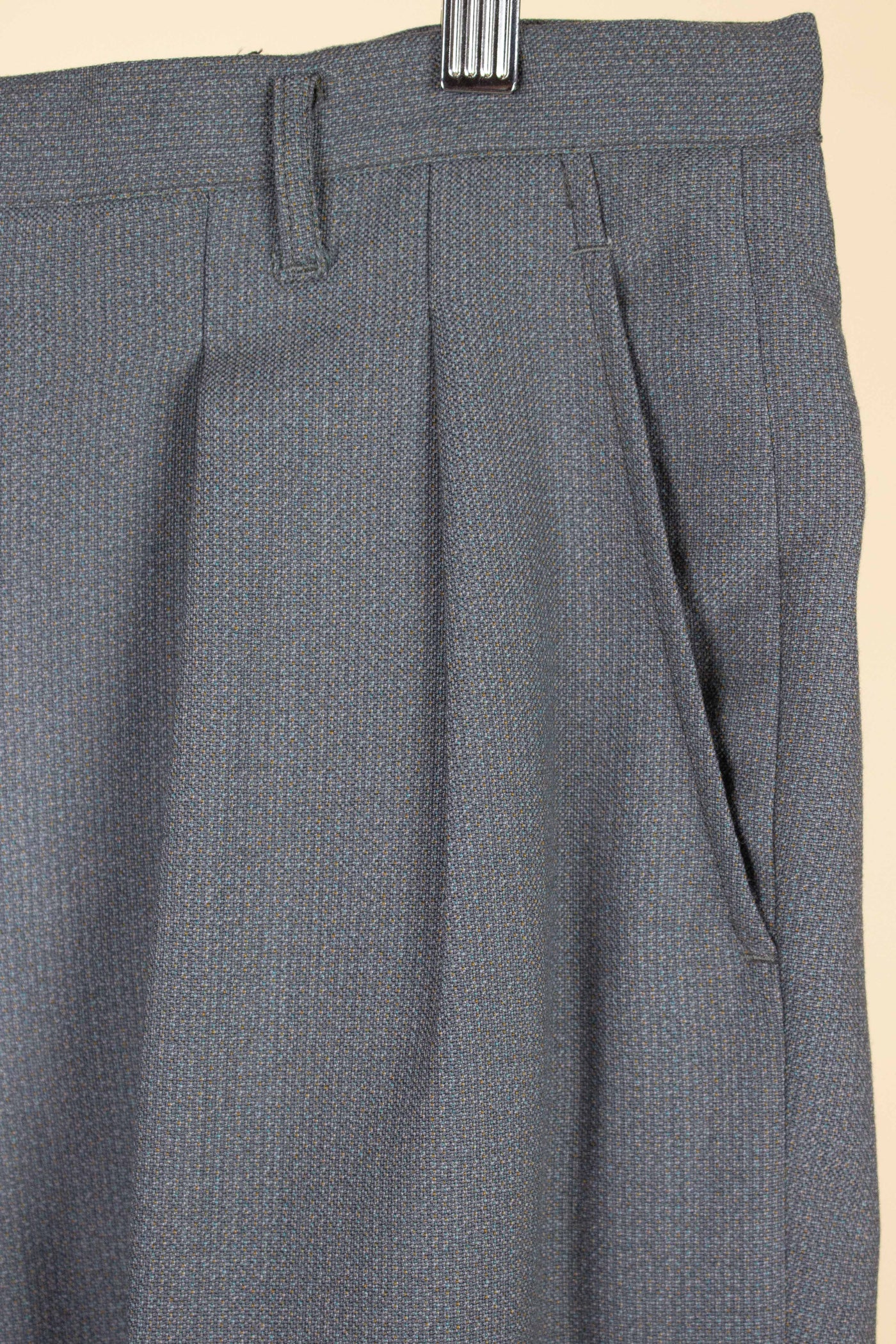 SWEDISH 1950S GREY TWO PIECE SINGLE BREASTED DEADSTOCK SUIT BY SCHLASBERGS. SIZE CA EU 48