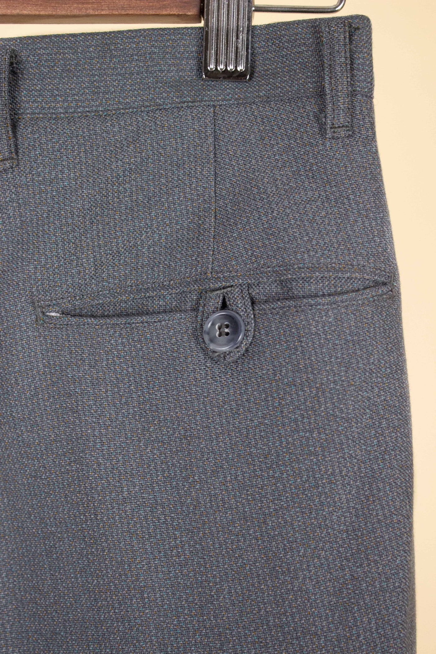 SWEDISH 1950S GREY TWO PIECE SINGLE BREASTED DEADSTOCK SUIT BY SCHLASBERGS. SIZE CA EU 48