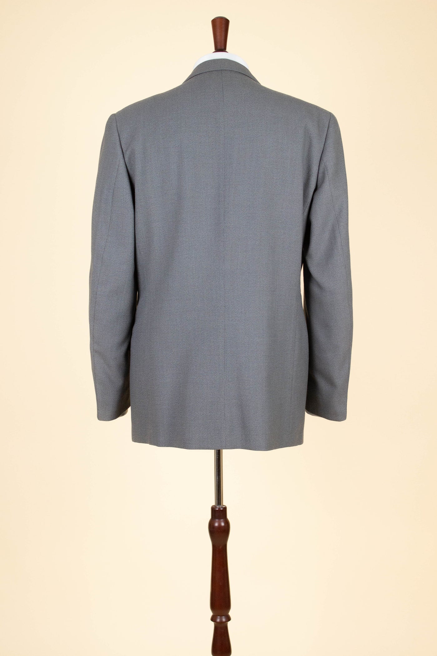 SWEDISH 1950S GREY TWO PIECE SINGLE BREASTED DEADSTOCK SUIT BY SCHLASBERGS. SIZE CA EU 48