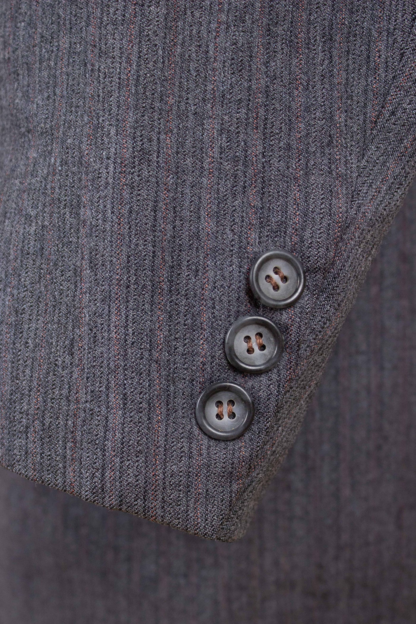 AMERICAN 1958 GREY/RED STRIPED TWO PIECE SINGLE BREASTED SUIT BY BOTANY 500. SIZE CA EU 52