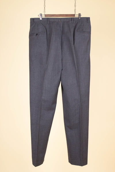 AMERICAN 1958 GREY/RED STRIPED TWO PIECE SINGLE BREASTED SUIT BY BOTANY 500. SIZE CA EU 52
