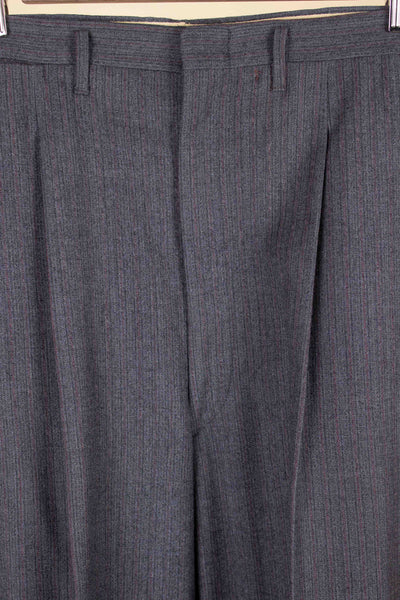 AMERICAN 1958 GREY/RED STRIPED TWO PIECE SINGLE BREASTED SUIT BY BOTANY 500. SIZE CA EU 52