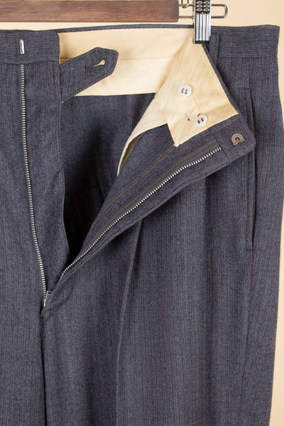 AMERICAN 1958 GREY/RED STRIPED TWO PIECE SINGLE BREASTED SUIT BY BOTANY 500. SIZE CA EU 52