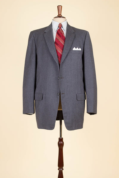 AMERICAN 1958 GREY/RED STRIPED TWO PIECE SINGLE BREASTED SUIT BY BOTANY 500. SIZE CA EU 52