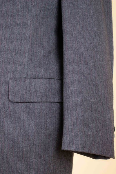 AMERICAN 1958 GREY/RED STRIPED TWO PIECE SINGLE BREASTED SUIT BY BOTANY 500. SIZE CA EU 52