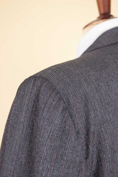 AMERICAN 1958 GREY/RED STRIPED TWO PIECE SINGLE BREASTED SUIT BY BOTANY 500. SIZE CA EU 52
