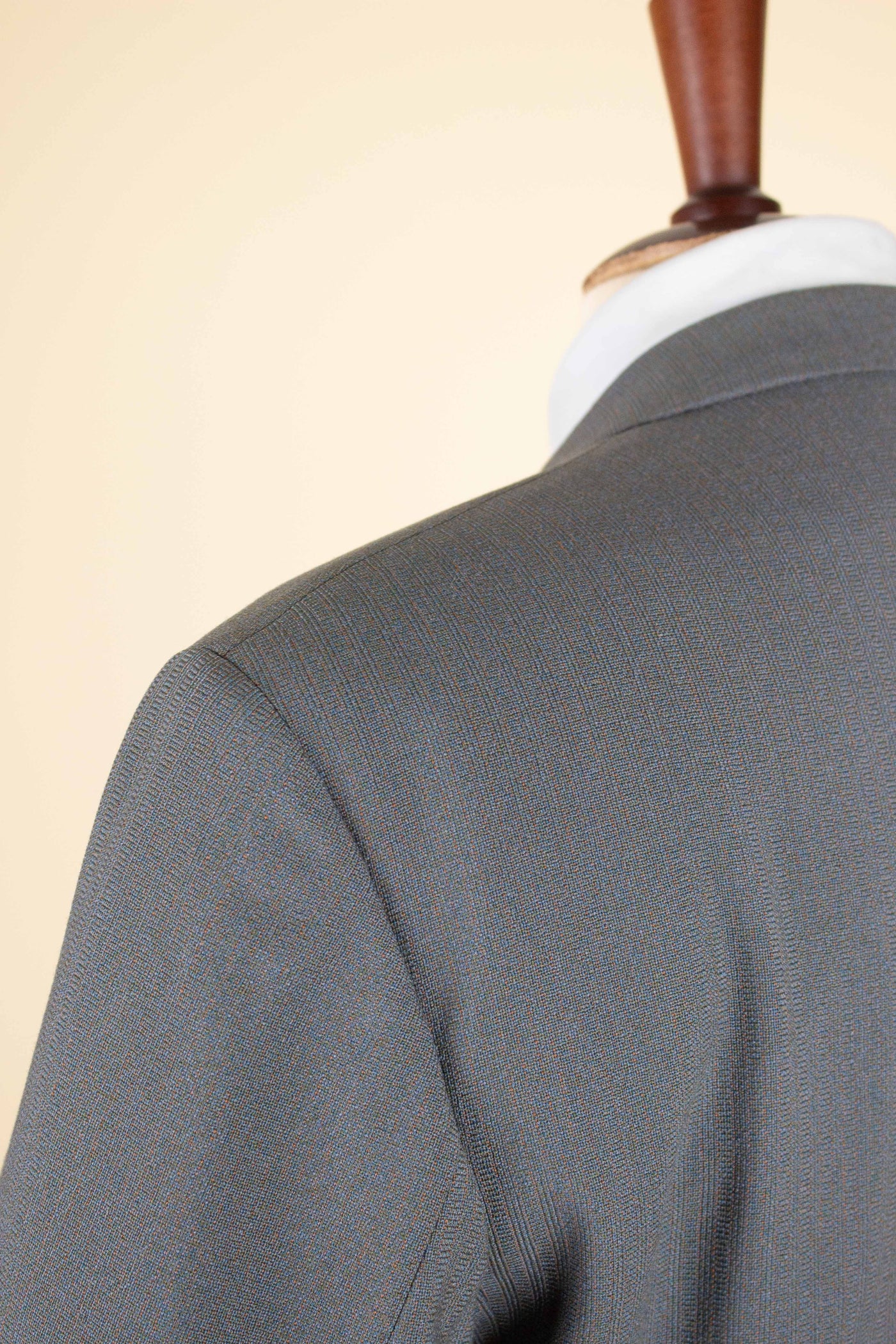 SWEDISH 1950S GREY TWO PIECE SINGLE BREASTED DEADSTOCK SUIT BY SIR. SIZE CA EU 48-50