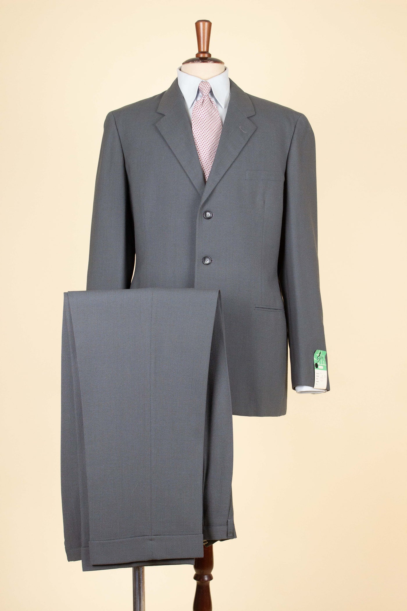 SWEDISH 1950S GREY TWO PIECE SINGLE BREASTED DEADSTOCK SUIT BY SIR. SIZE CA EU 48-50