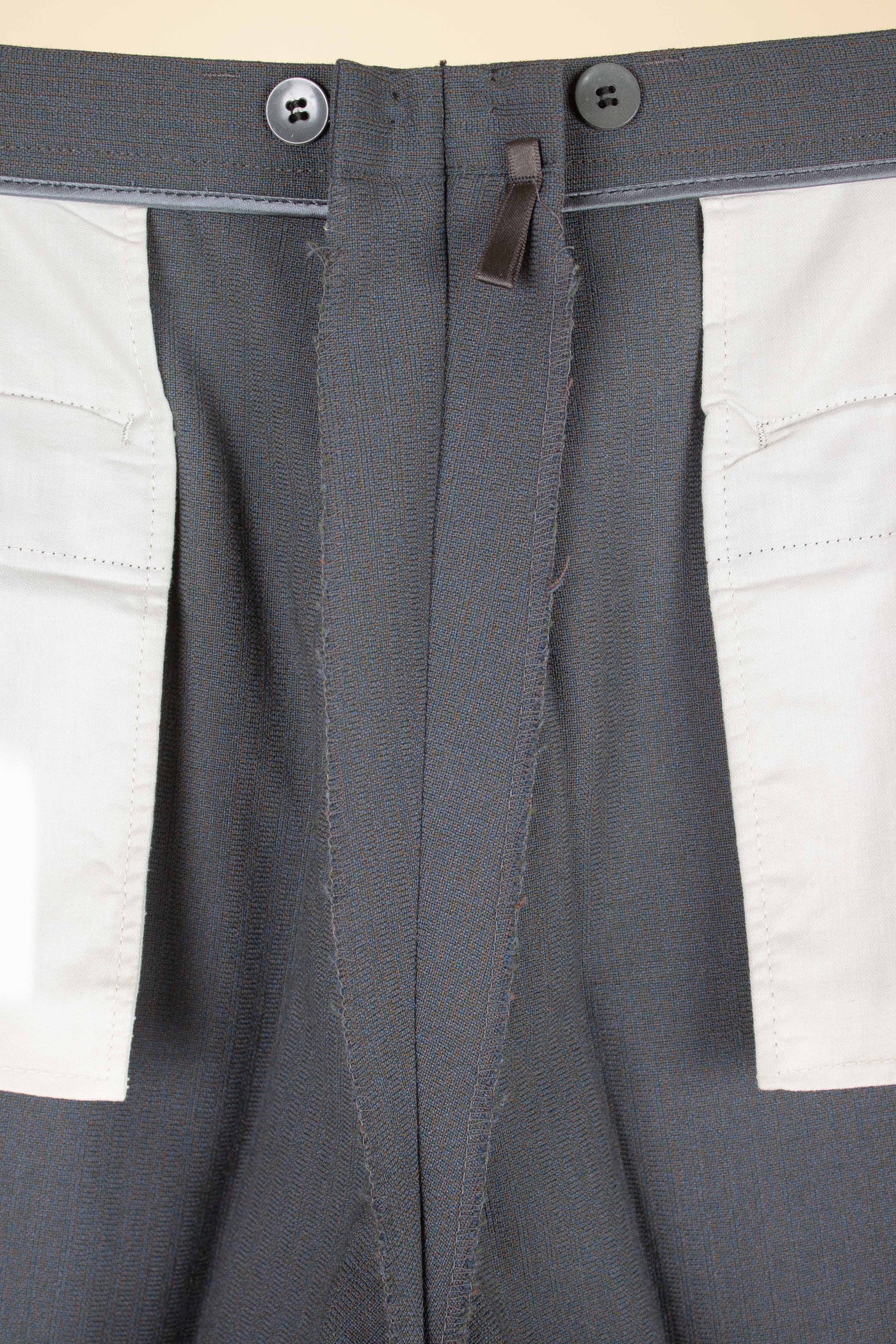 SWEDISH 1950S GREY TWO PIECE SINGLE BREASTED DEADSTOCK SUIT BY SIR. SIZE CA EU 48-50